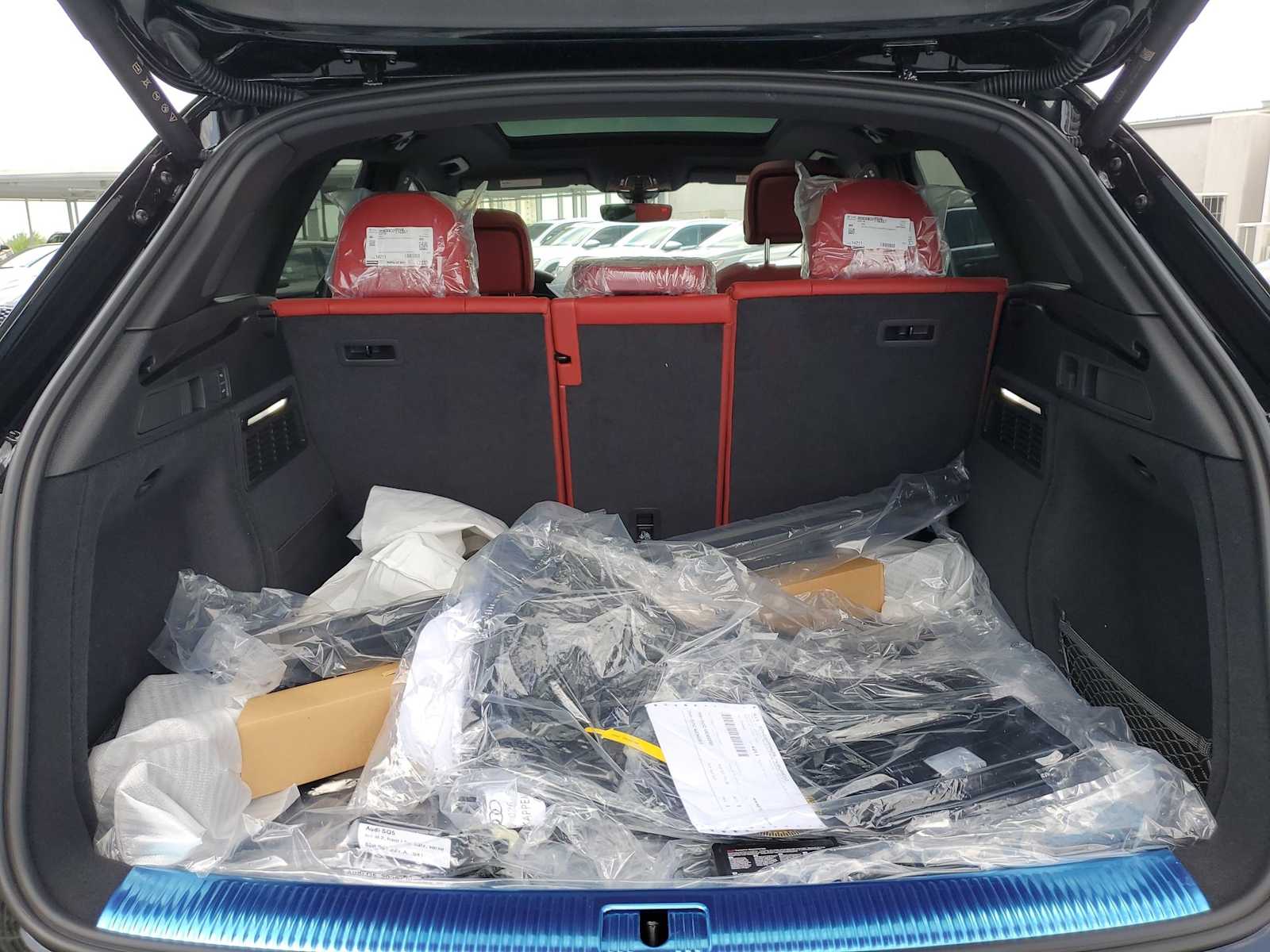 Thumbnail: 2023 Audi SQ5 - 32