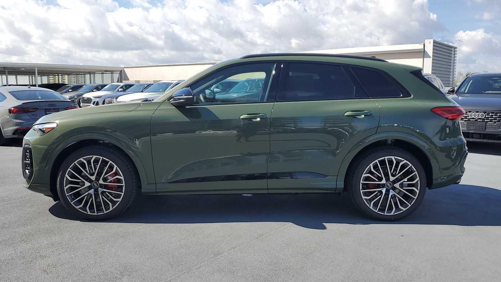 Thumbnail: 2025 Audi SQ5 - 3