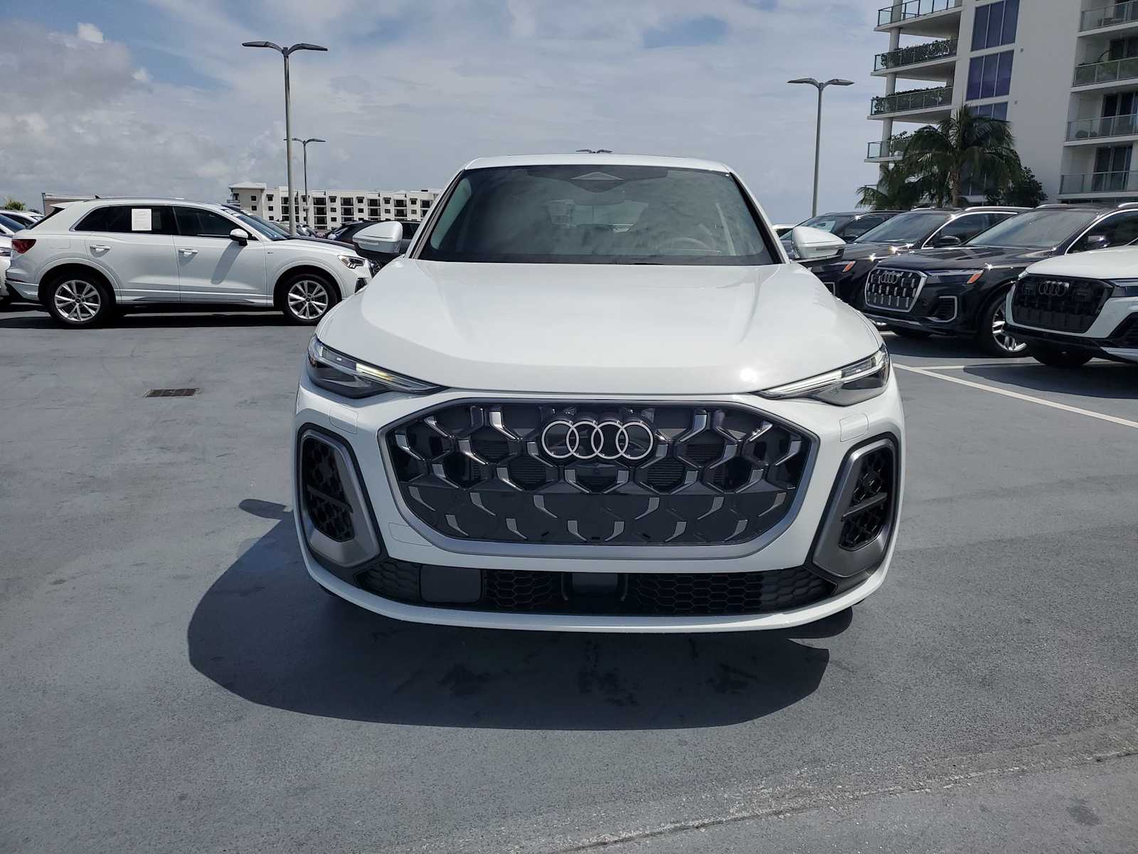 Thumbnail: 2025 Audi Q5 - 9