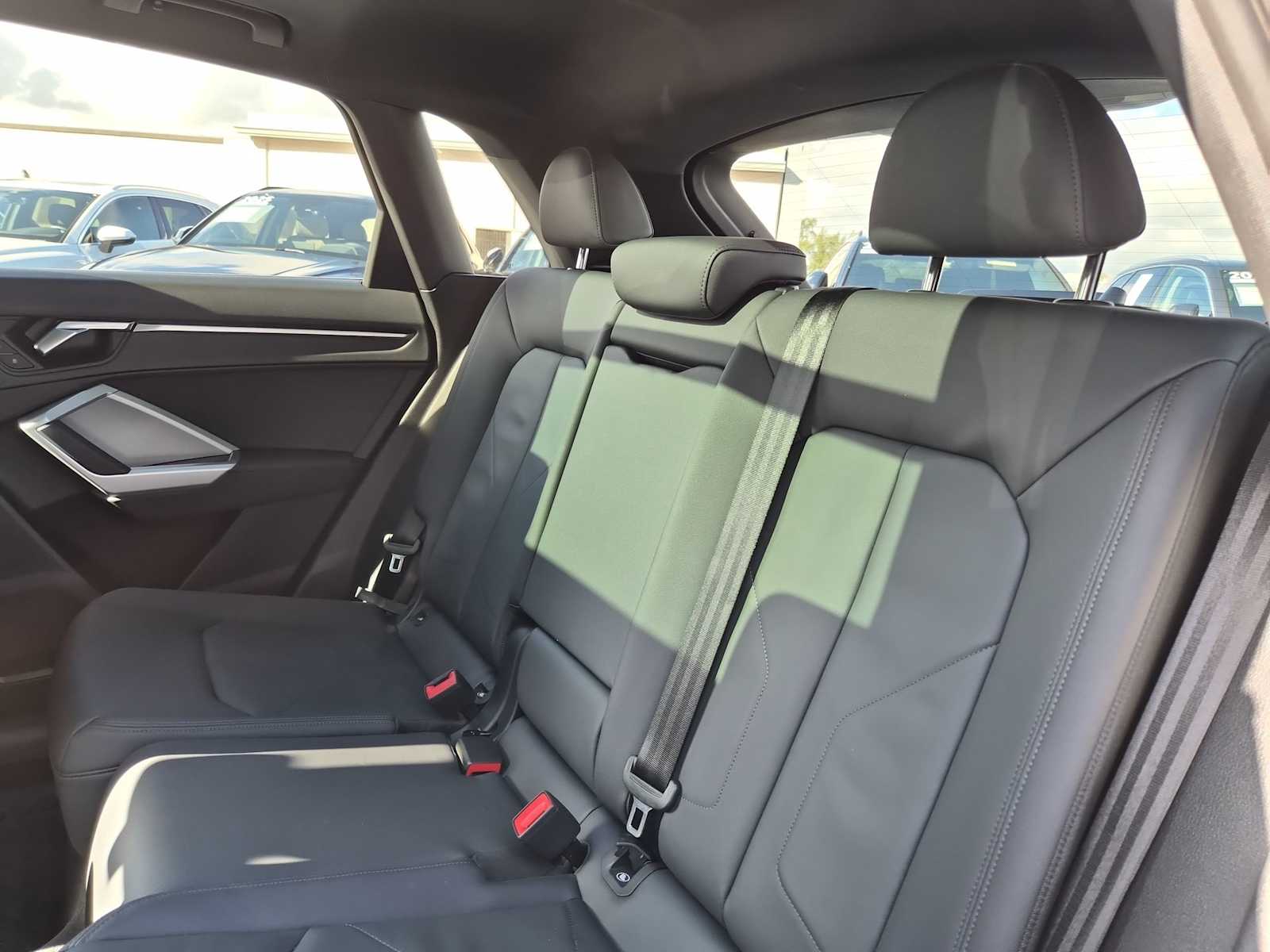 Thumbnail: 2025 Audi Q3 - 19