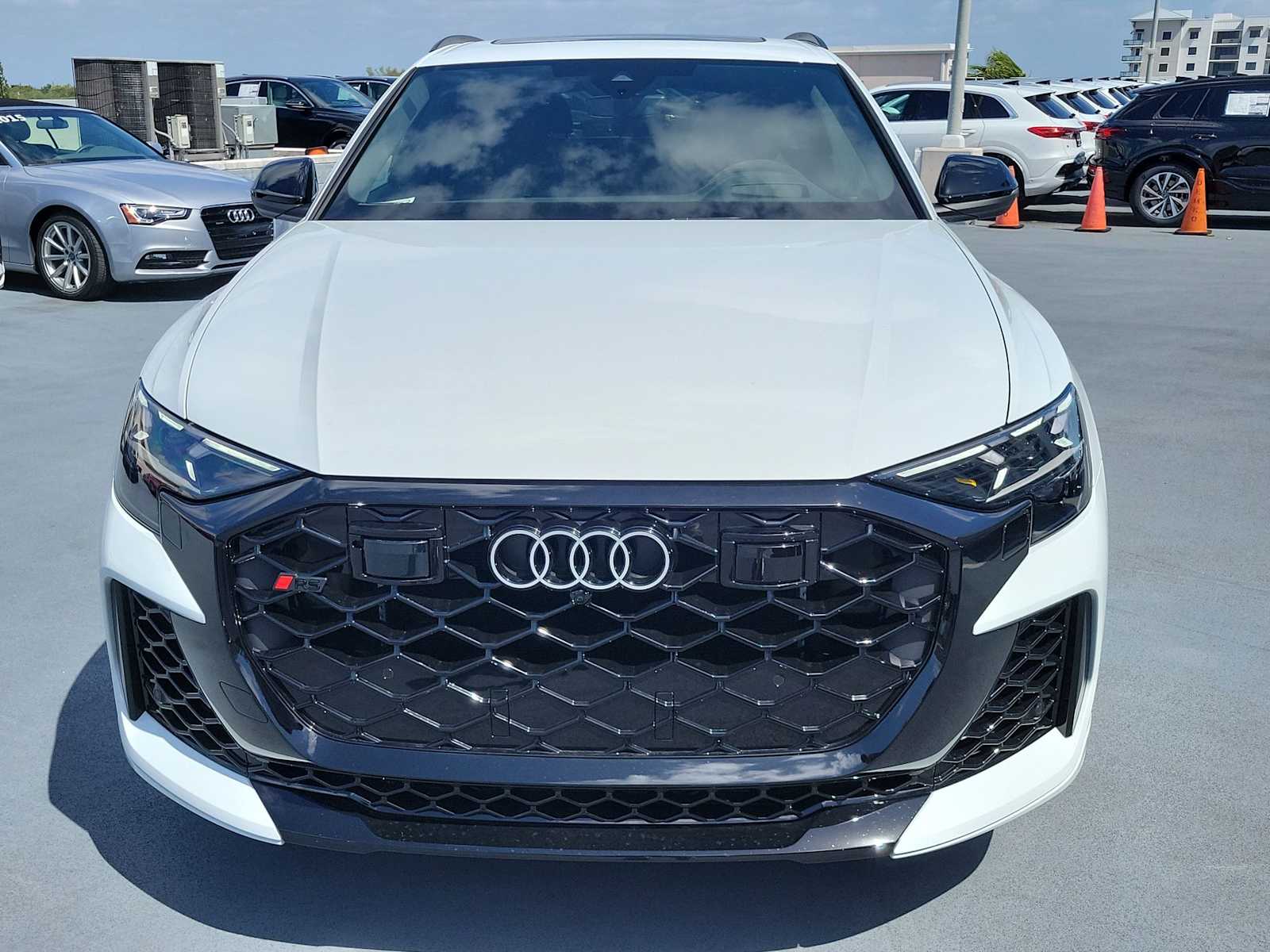 Thumbnail: 2026 Audi RS Q8 - 9