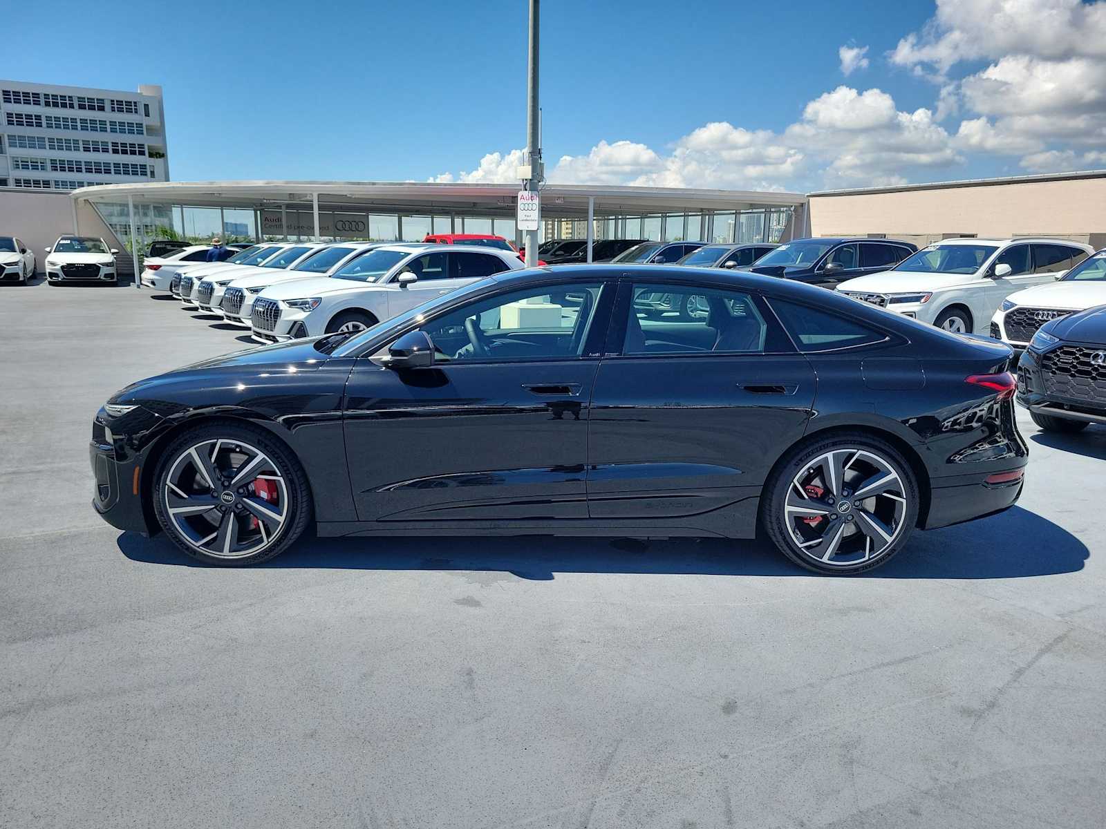 Thumbnail: 2025 Audi e-tron S - 3