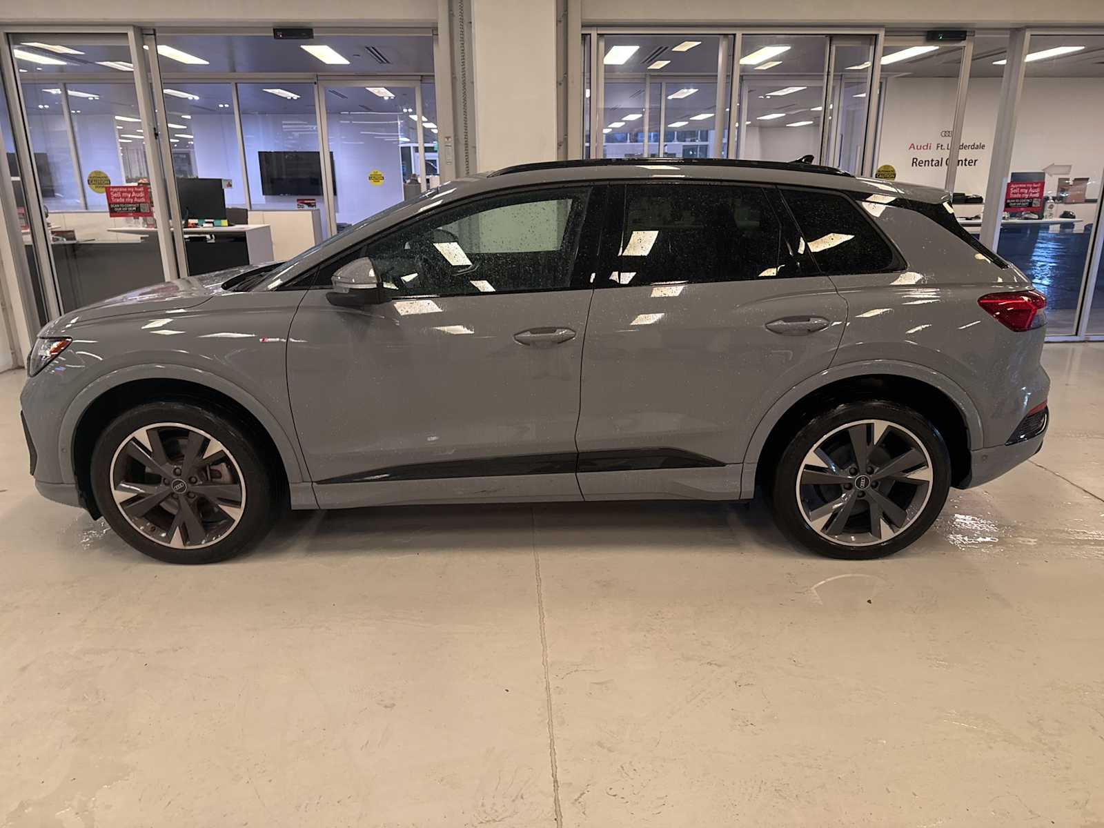 Thumbnail: 2023 Audi Q4 e-tron - 2