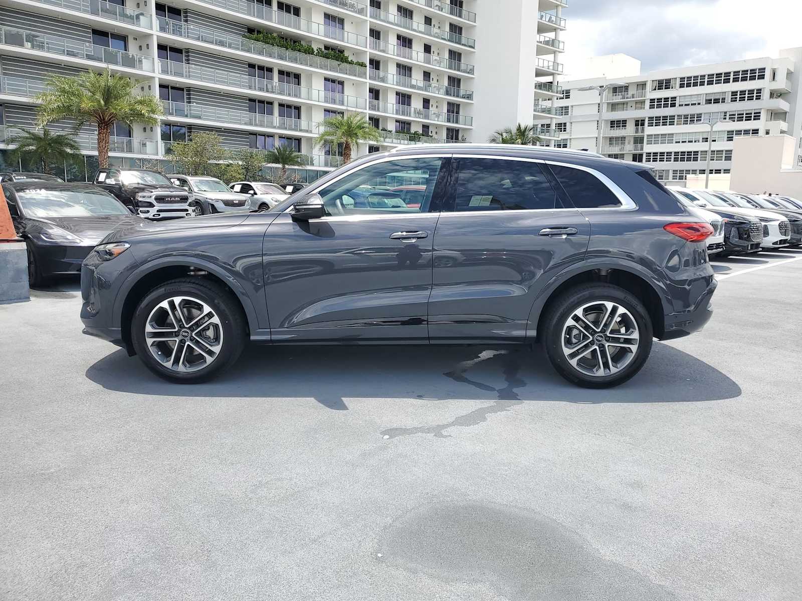 Thumbnail: 2025 Audi Q5 - 3