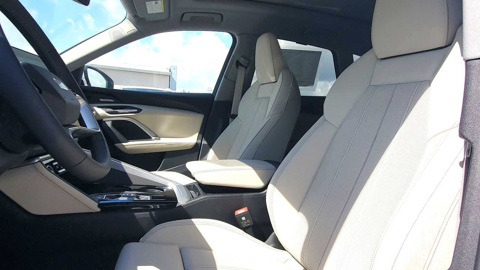 Thumbnail: 2025 Audi Q5 - 16