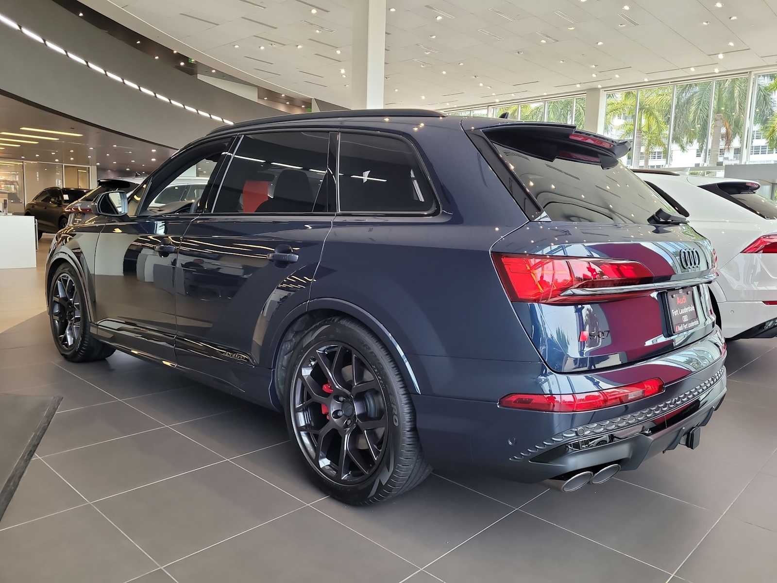 Thumbnail: 2026 Audi SQ7 - 3