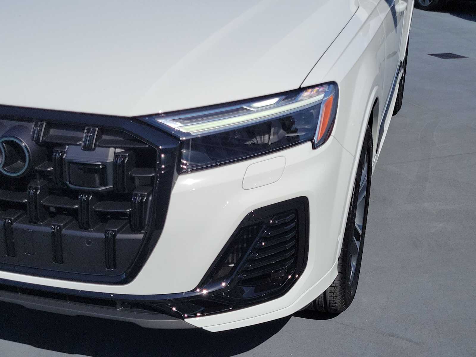 Thumbnail: 2026 Audi Q7 - 10
