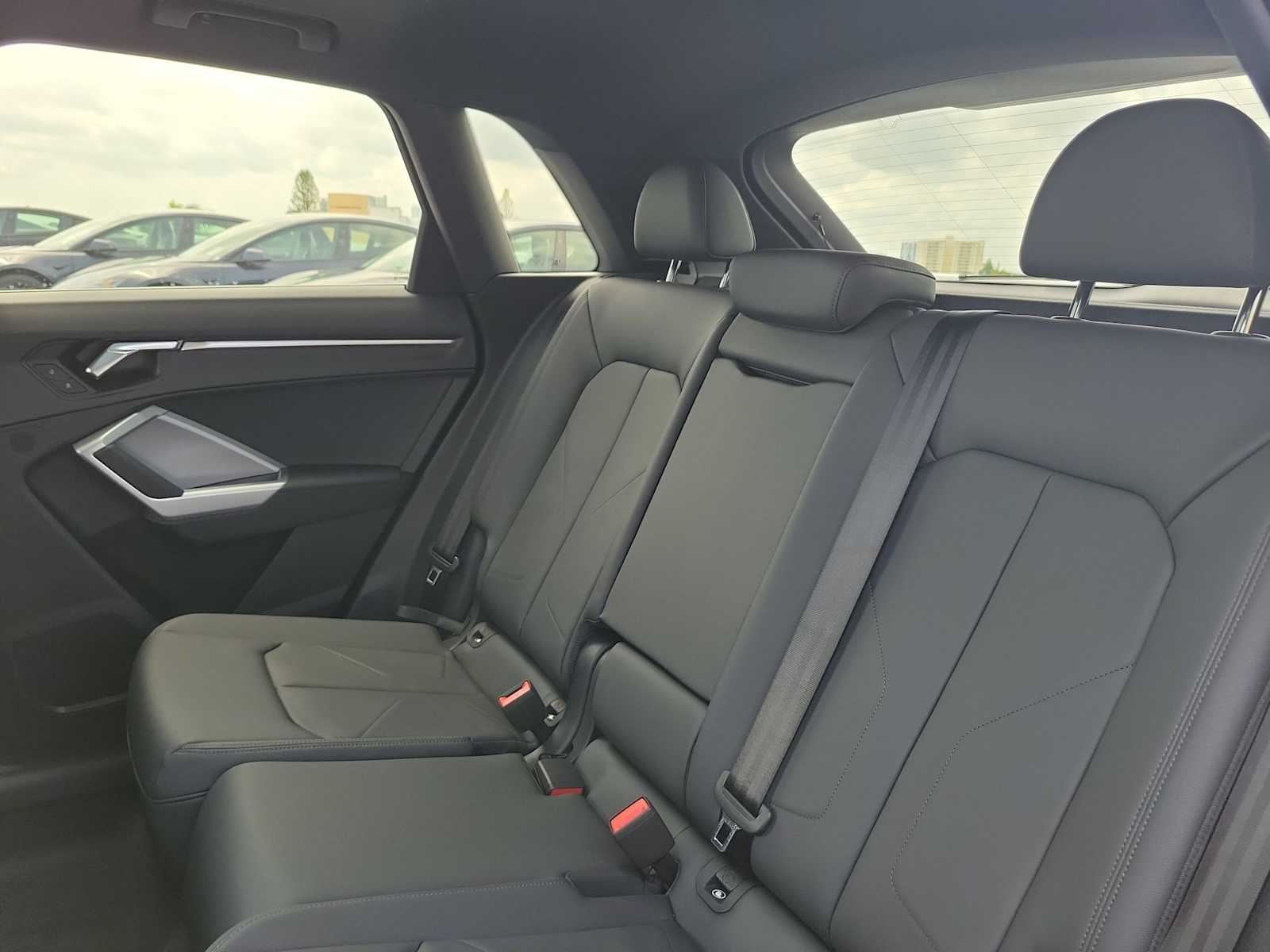 Thumbnail: 2025 Audi Q3 - 19