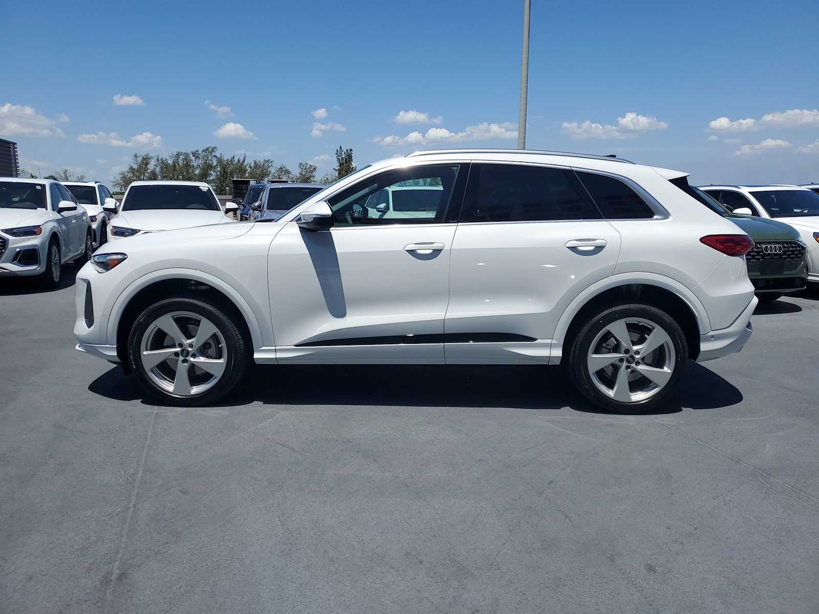 Thumbnail: 2025 Audi Q5 - 3