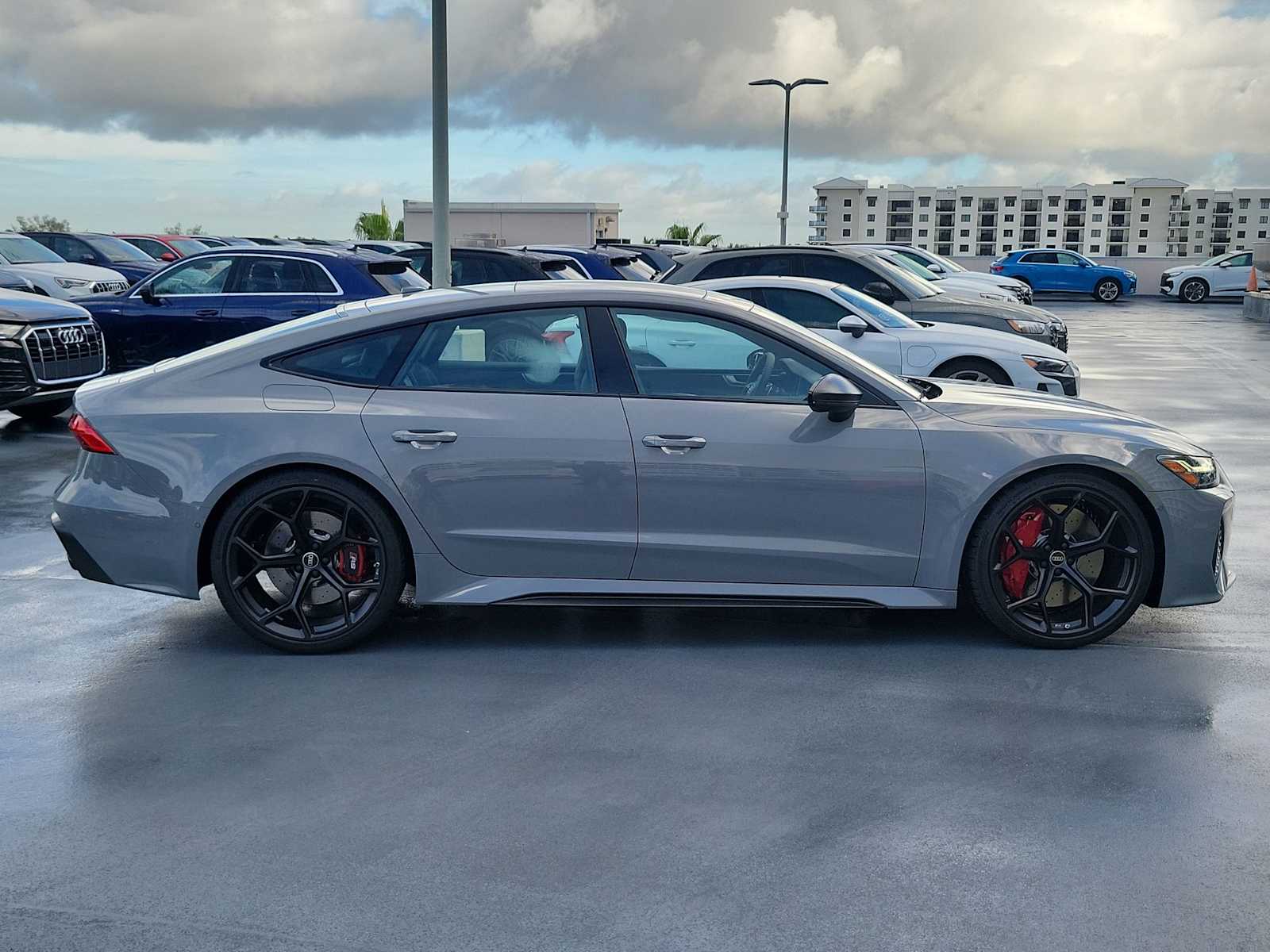 Thumbnail: 2026 Audi RS 7 - 7