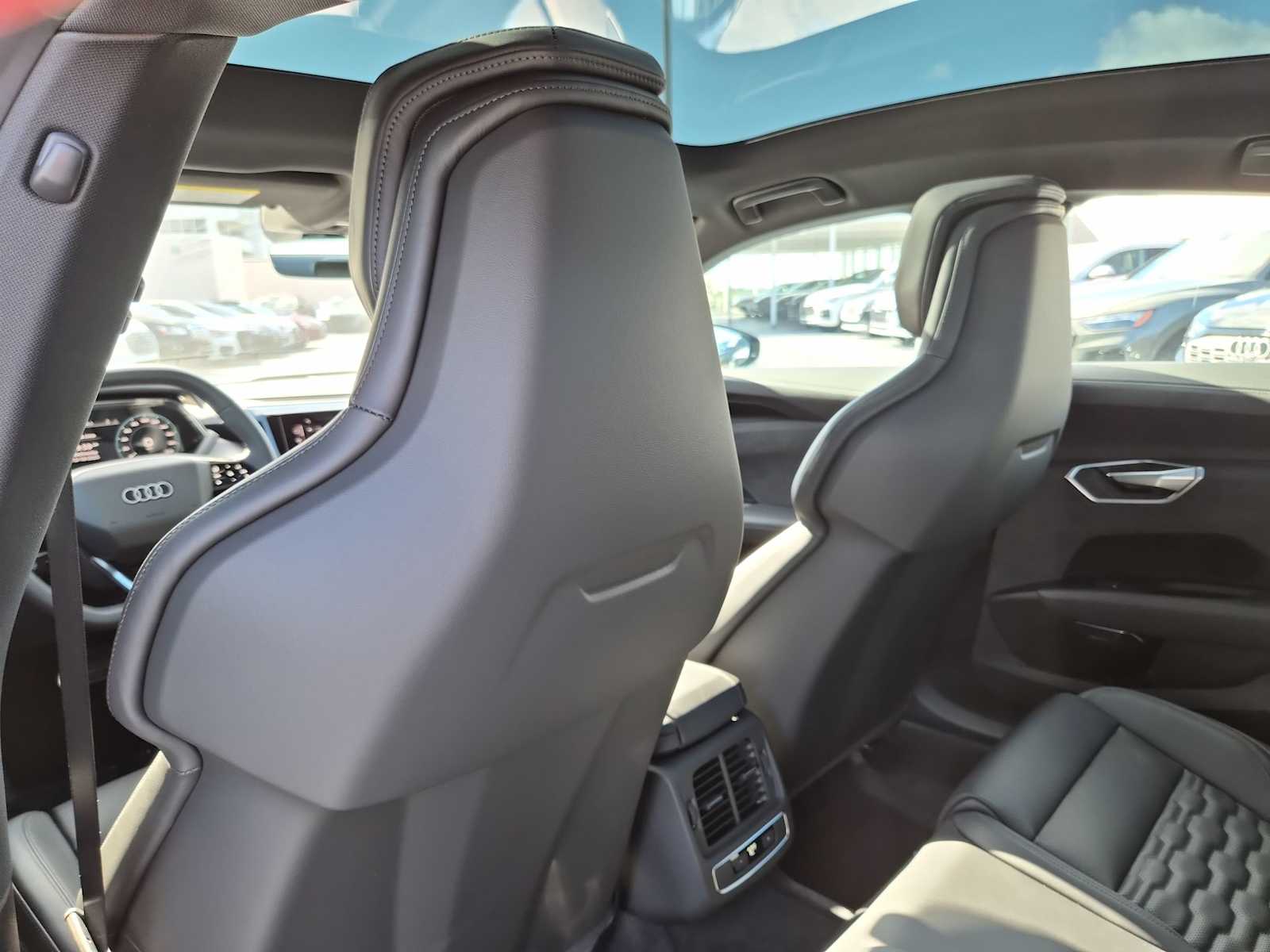 Thumbnail: 2026 Audi e-tron GT - 16