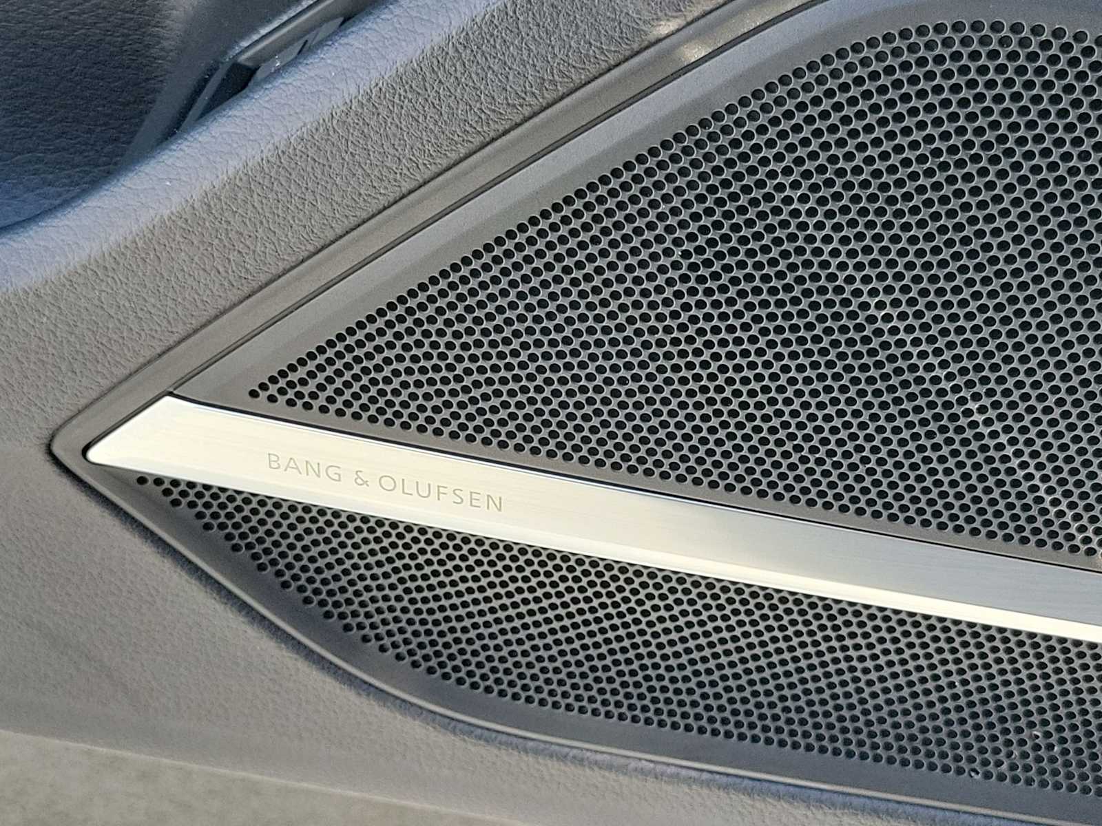 Thumbnail: 2023 Audi S8 - 30
