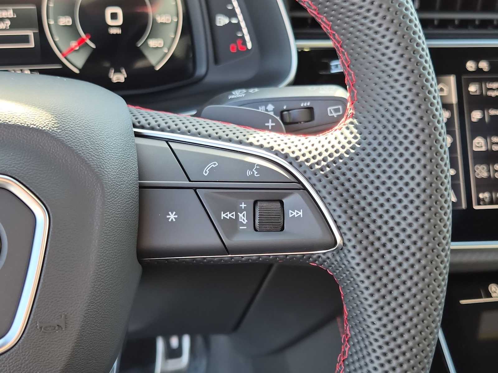 Thumbnail: 2026 Audi Q8 - 22