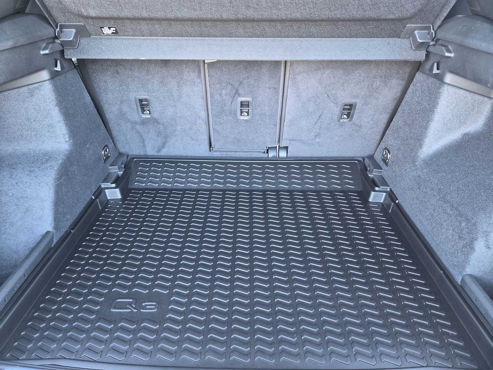 Thumbnail: 2025 Audi Q3 - 27