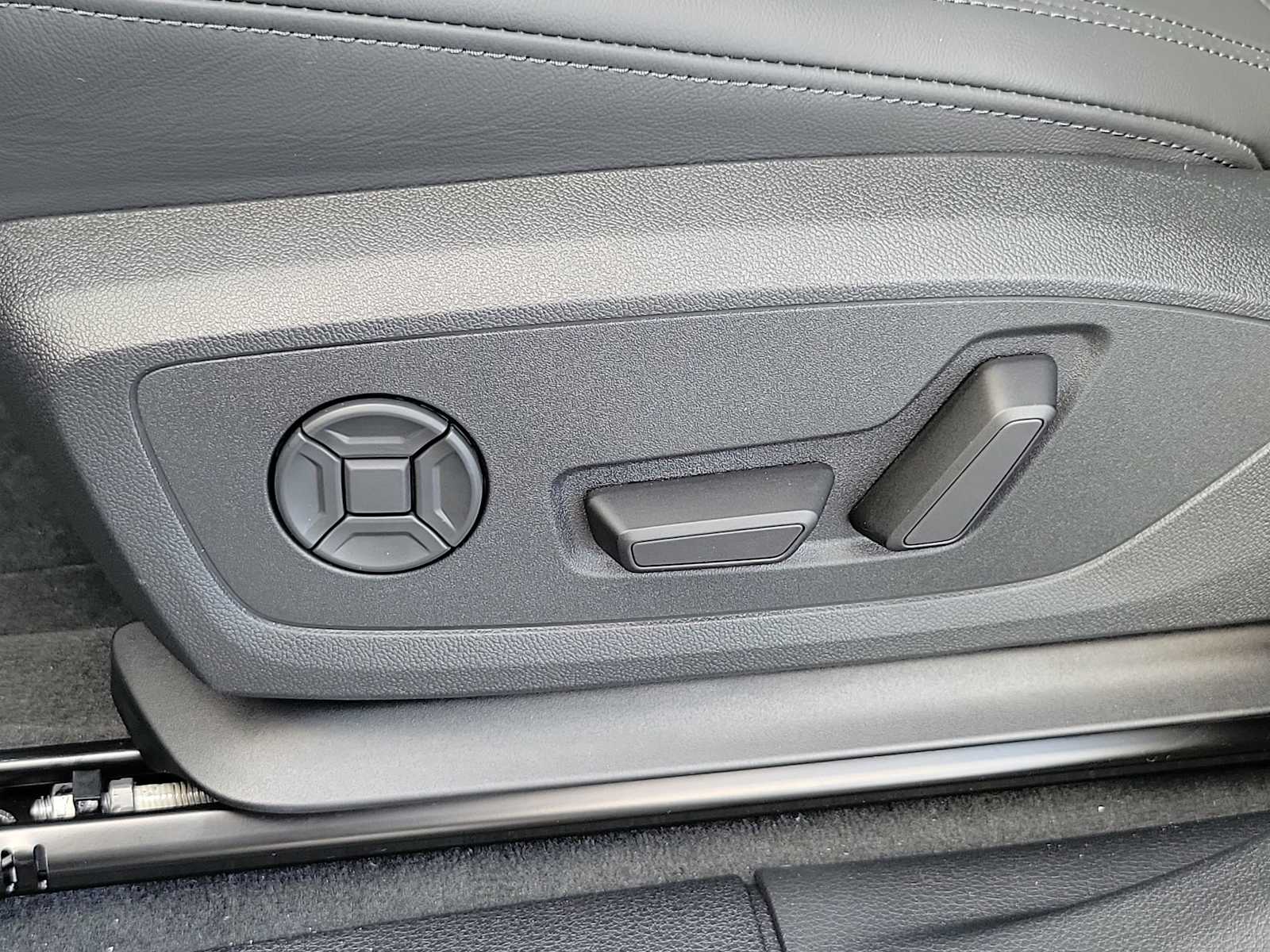 Thumbnail: 2025 Audi Q3 - 16