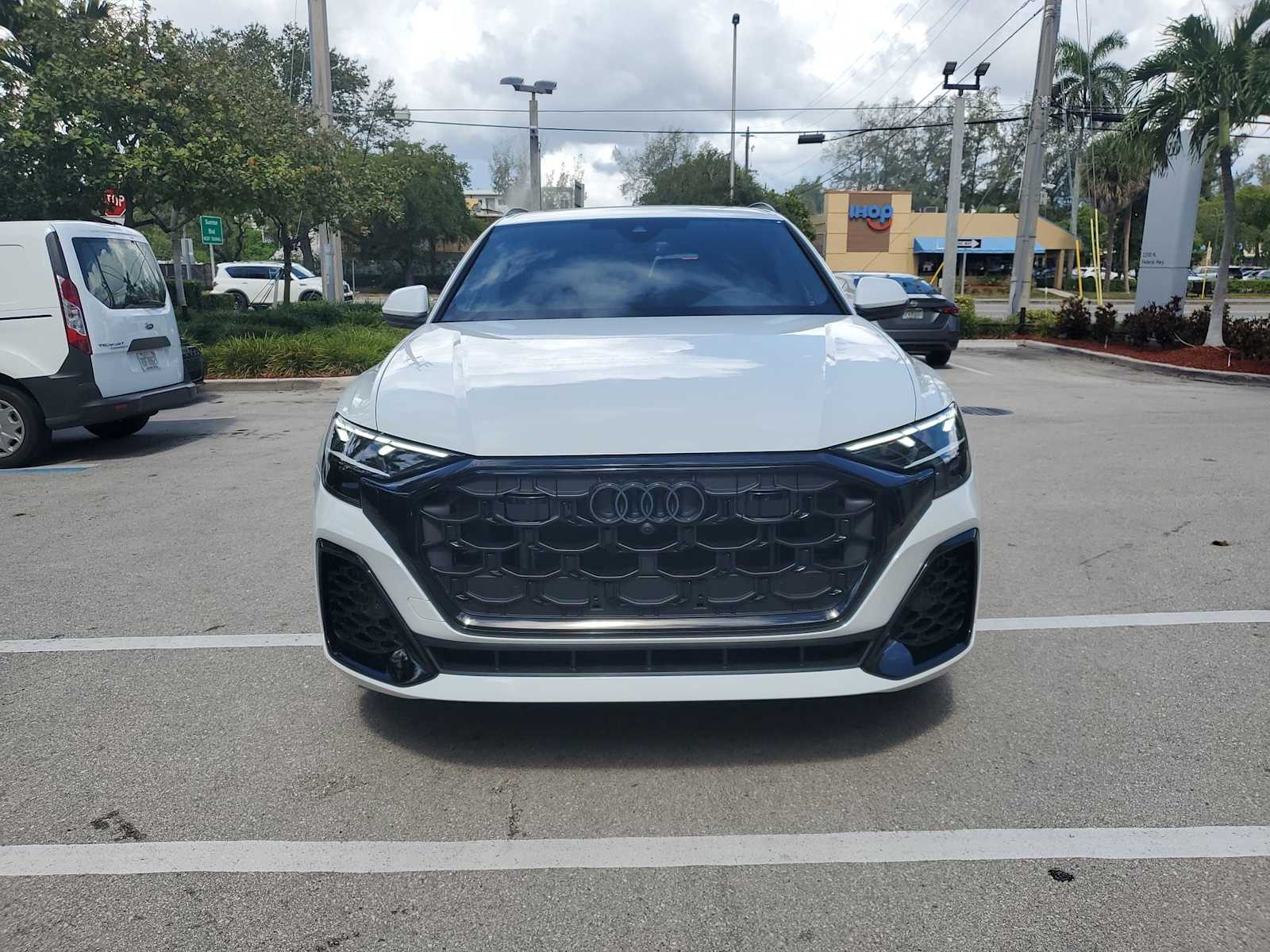 Thumbnail: 2025 Audi Q8 - 9