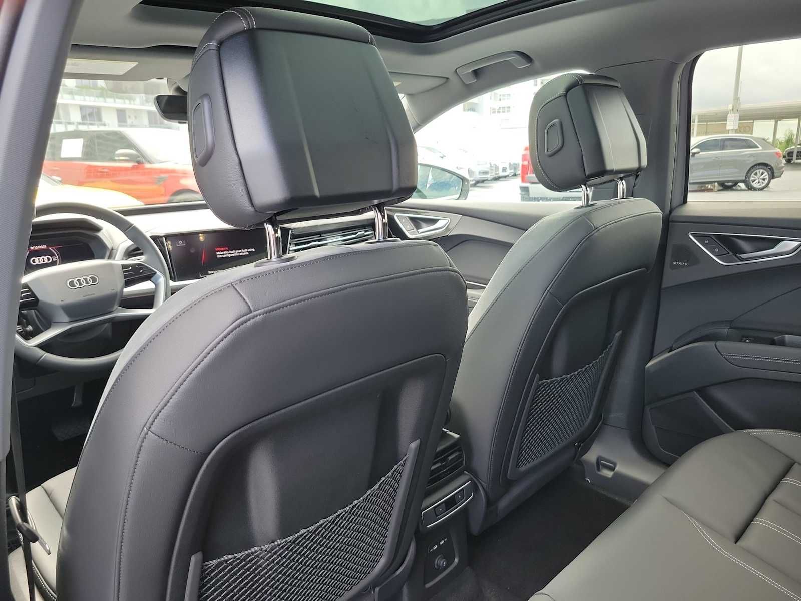 Thumbnail: 2026 Audi Q4 e-tron - 17