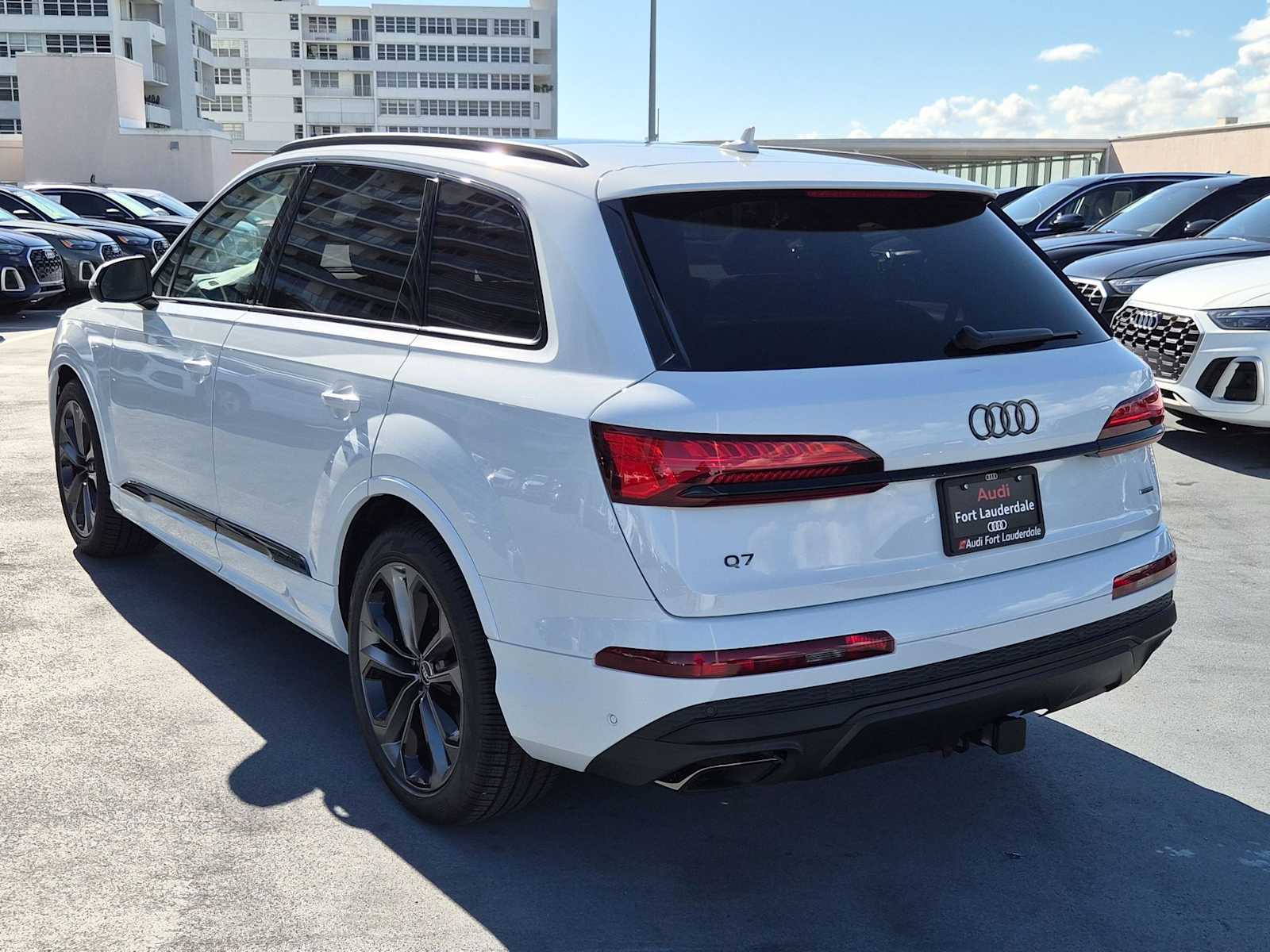 Thumbnail: 2026 Audi Q7 - 4