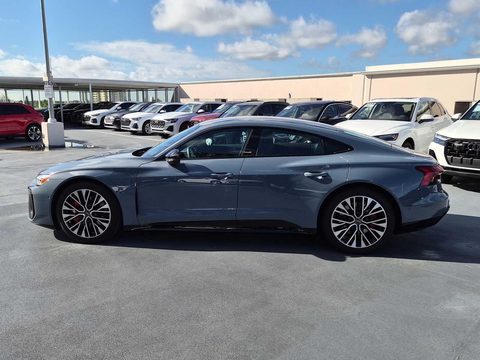 Thumbnail: 2026 Audi e-tron GT - 3