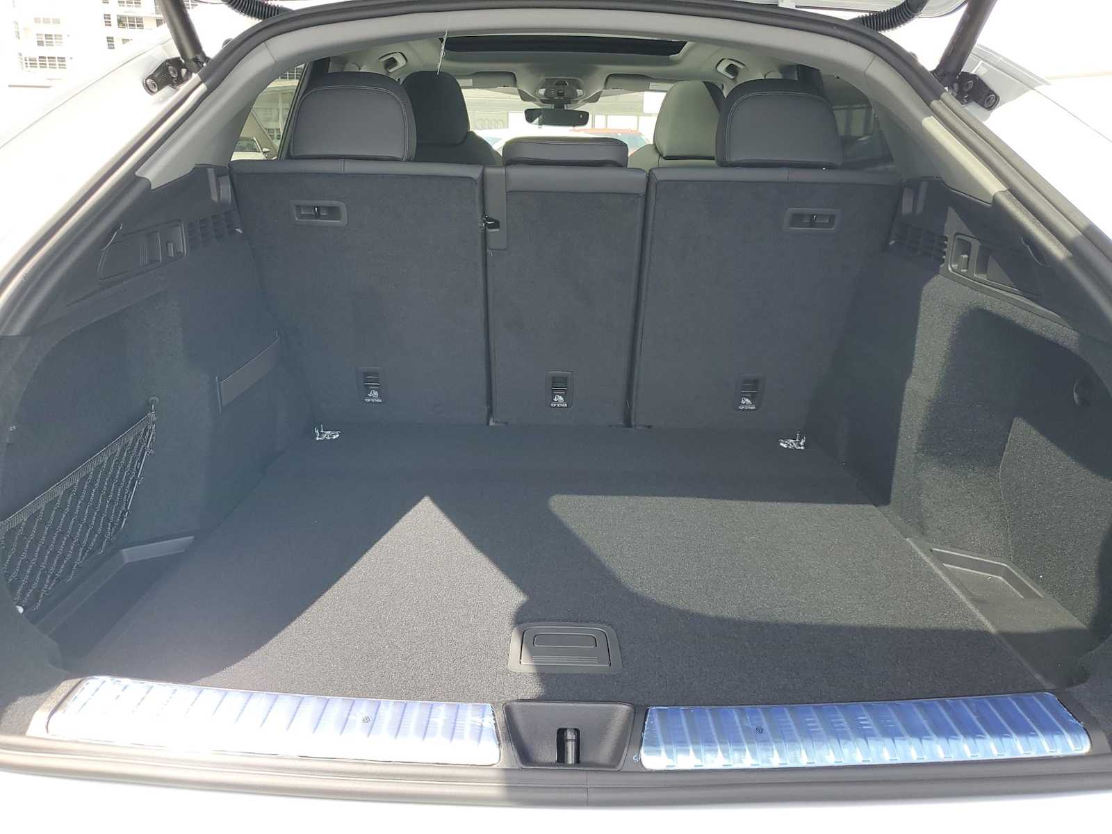 Thumbnail: 2025 Audi Q5 - 24