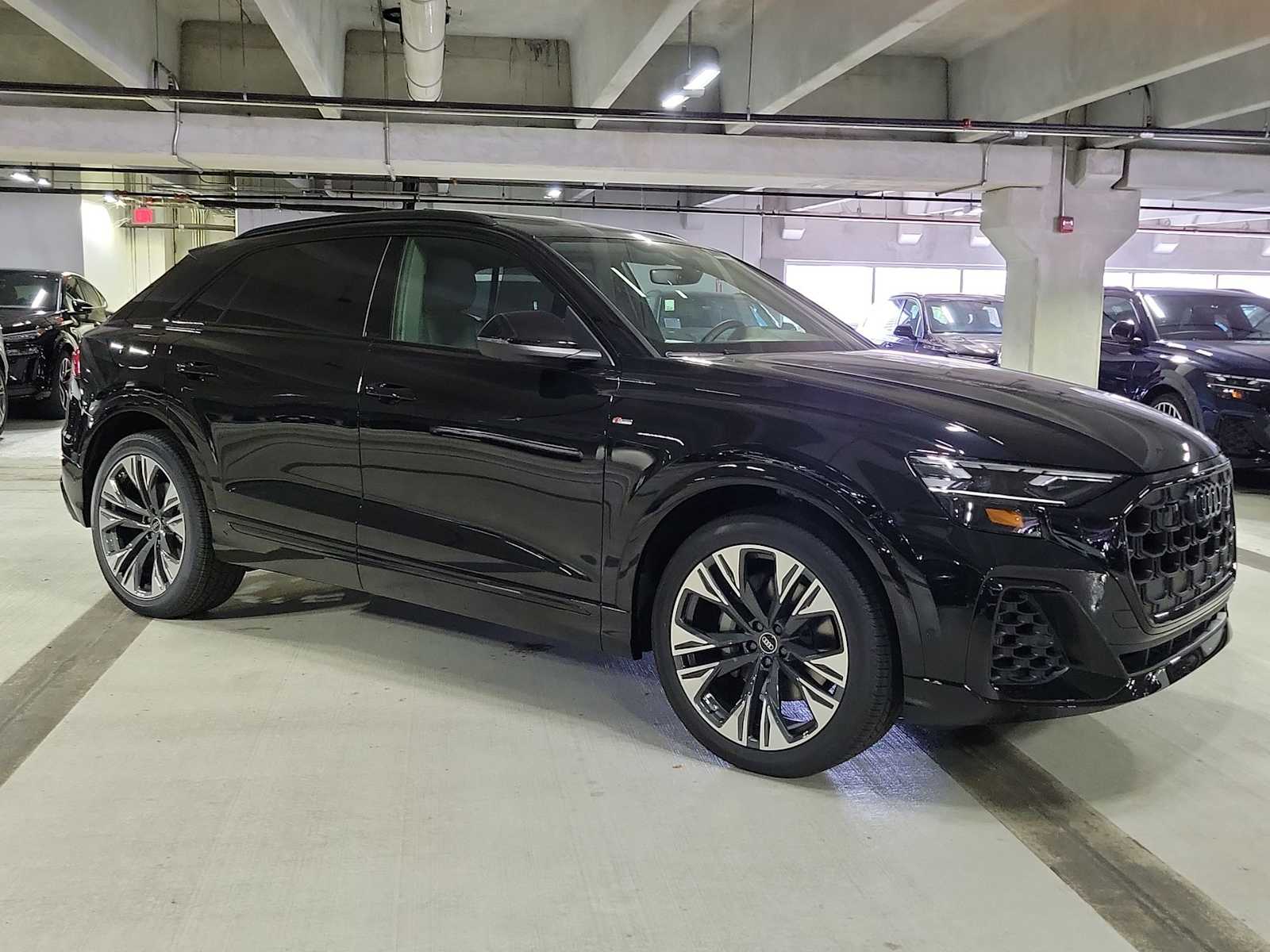 Thumbnail: 2026 Audi Q8 - 7