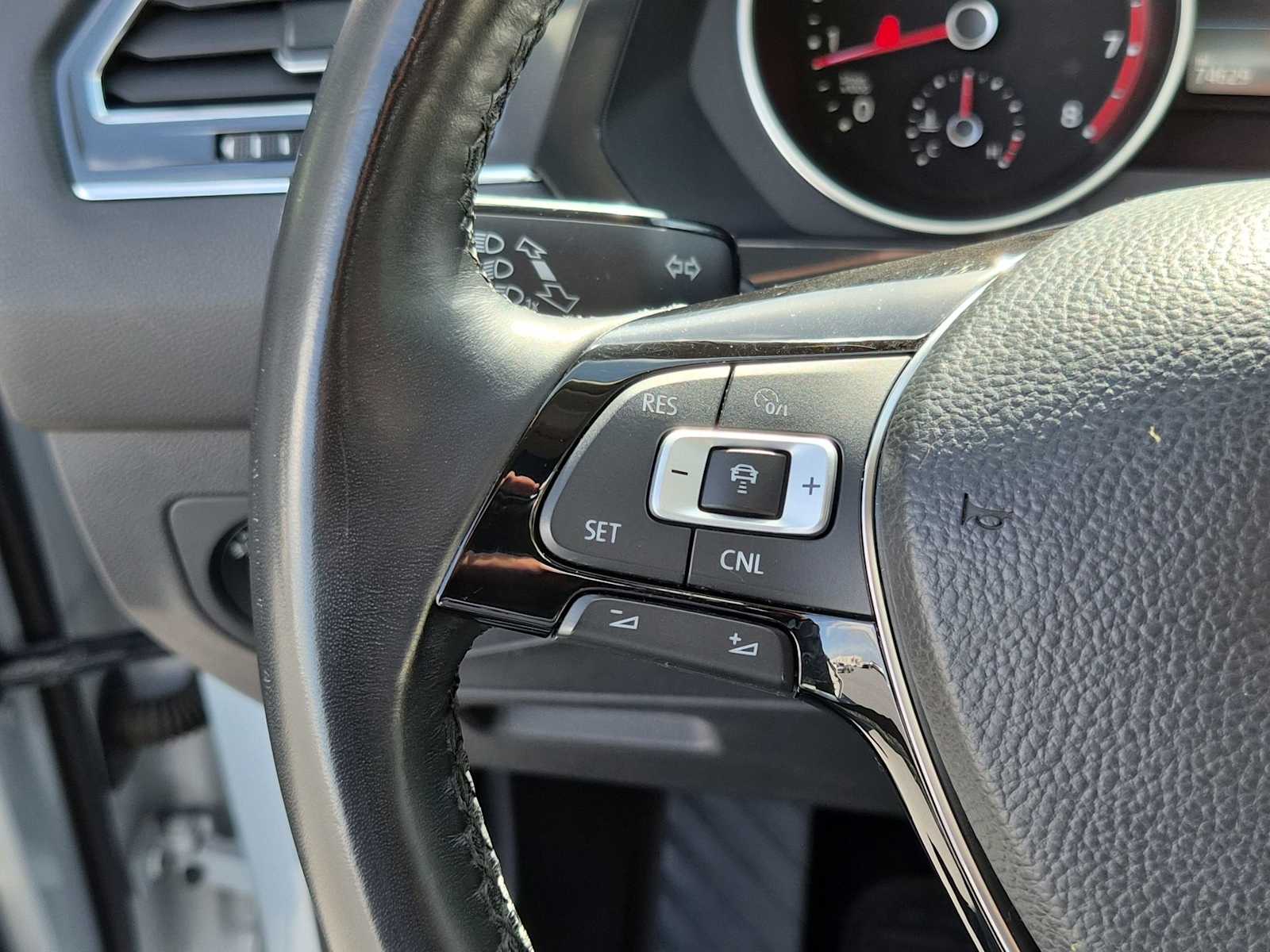 Thumbnail: 2018 Volkswagen Tiguan - 21