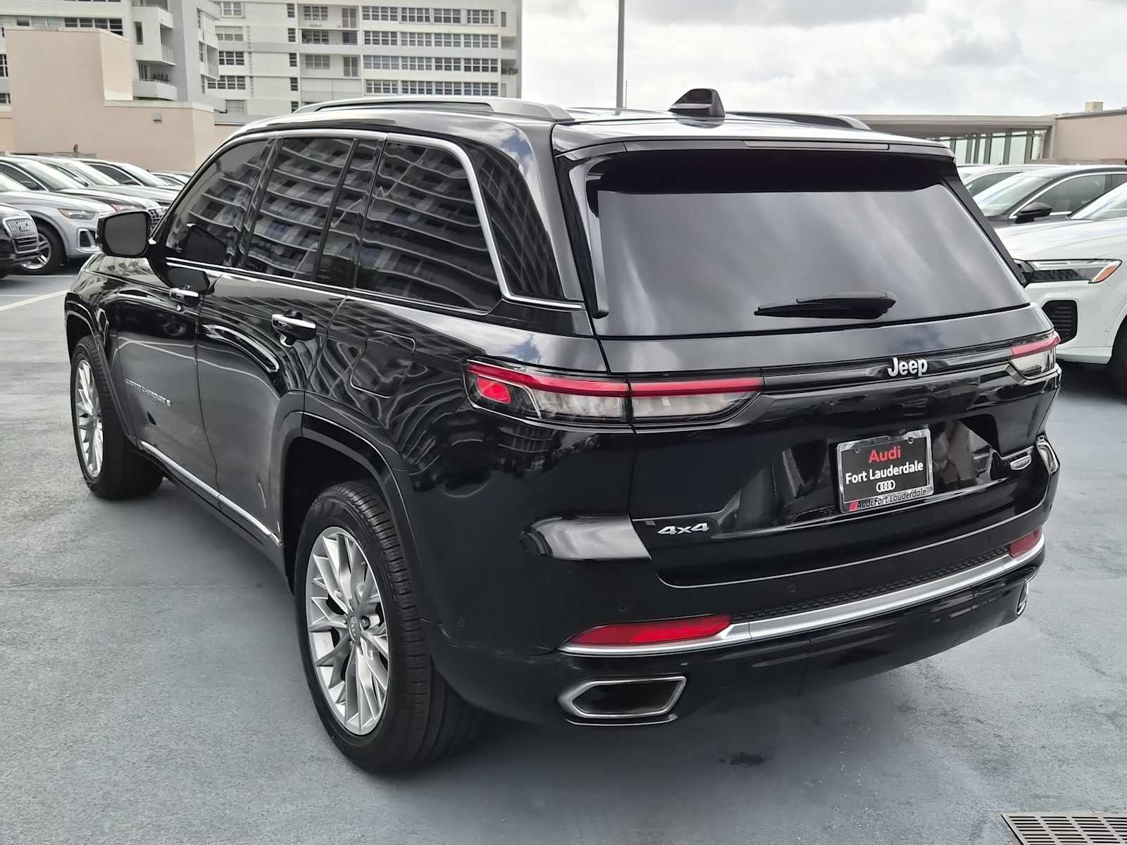 Thumbnail: 2022 Jeep Grand Cherokee - 4