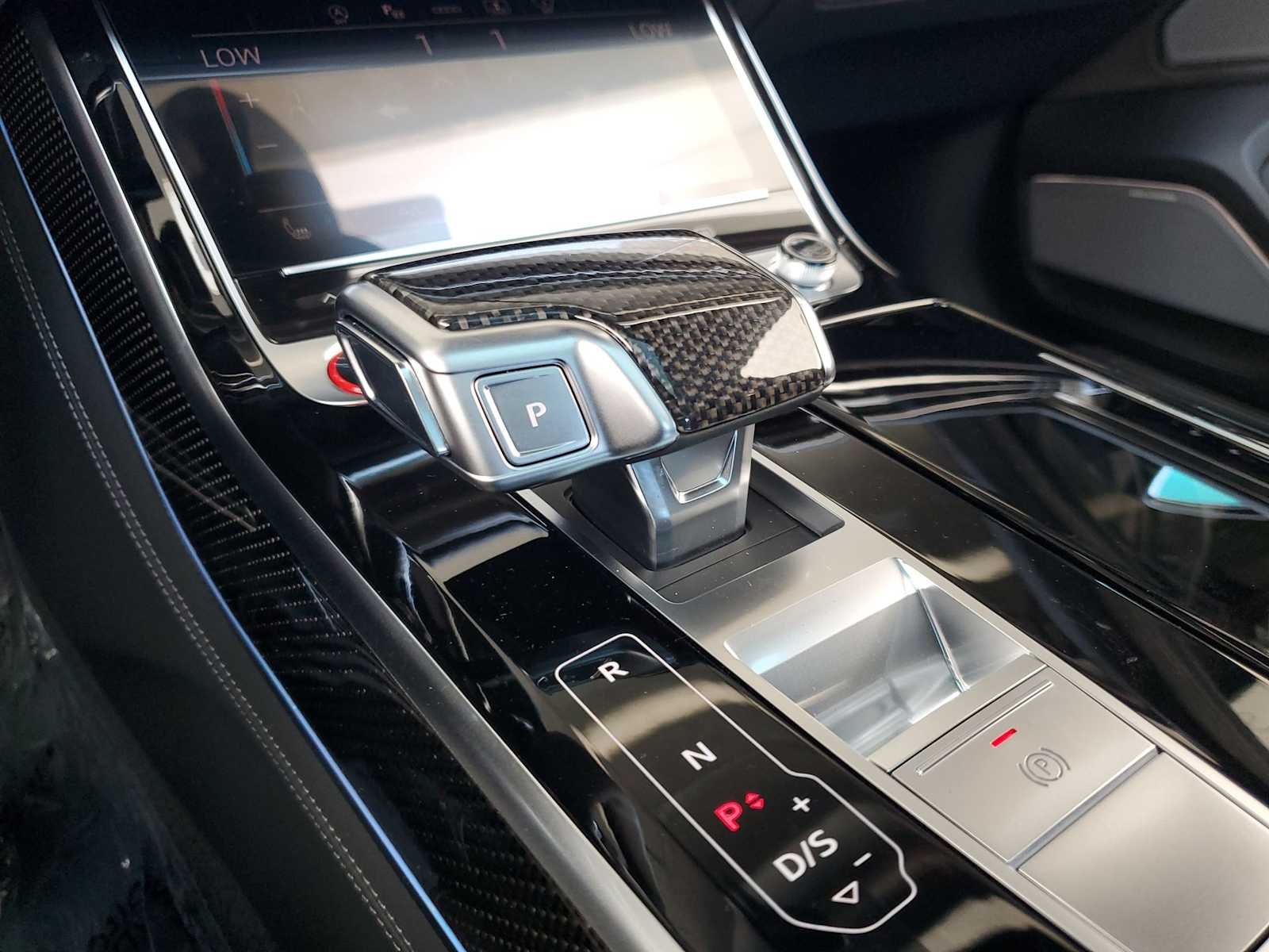 Thumbnail: 2025 Audi S8 - 22
