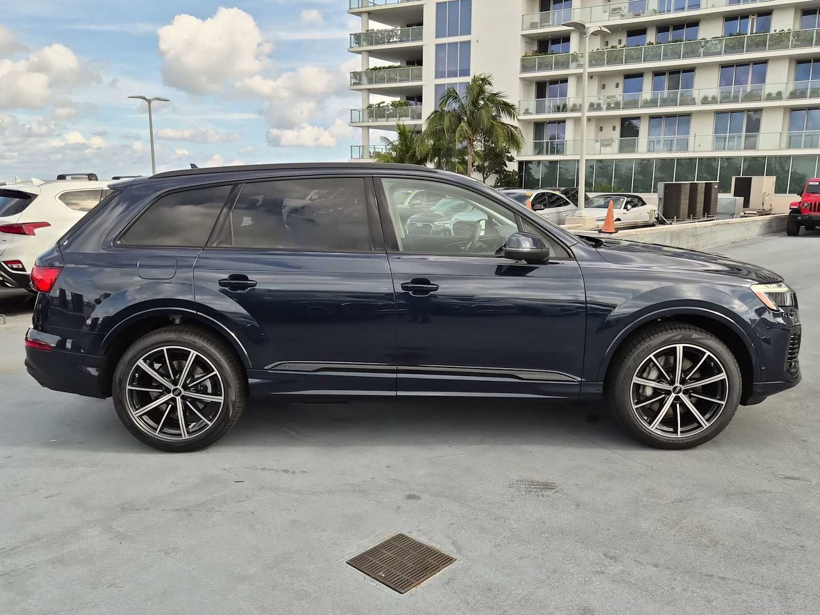 Thumbnail: 2026 Audi Q7 - 7