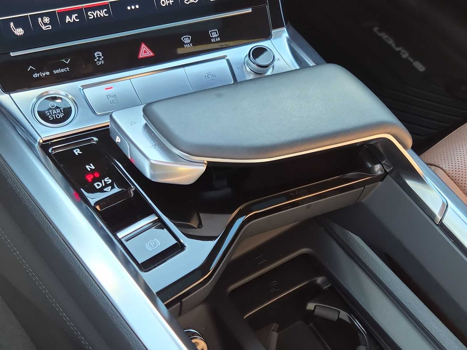 Thumbnail: 2024 Audi Q8 e-tron - 25