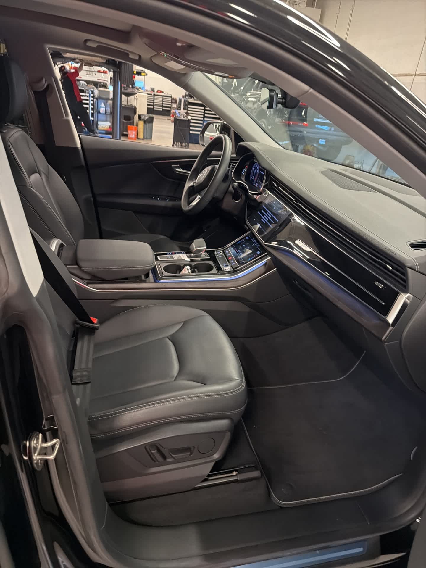 Thumbnail: 2023 Audi Q8 - 5