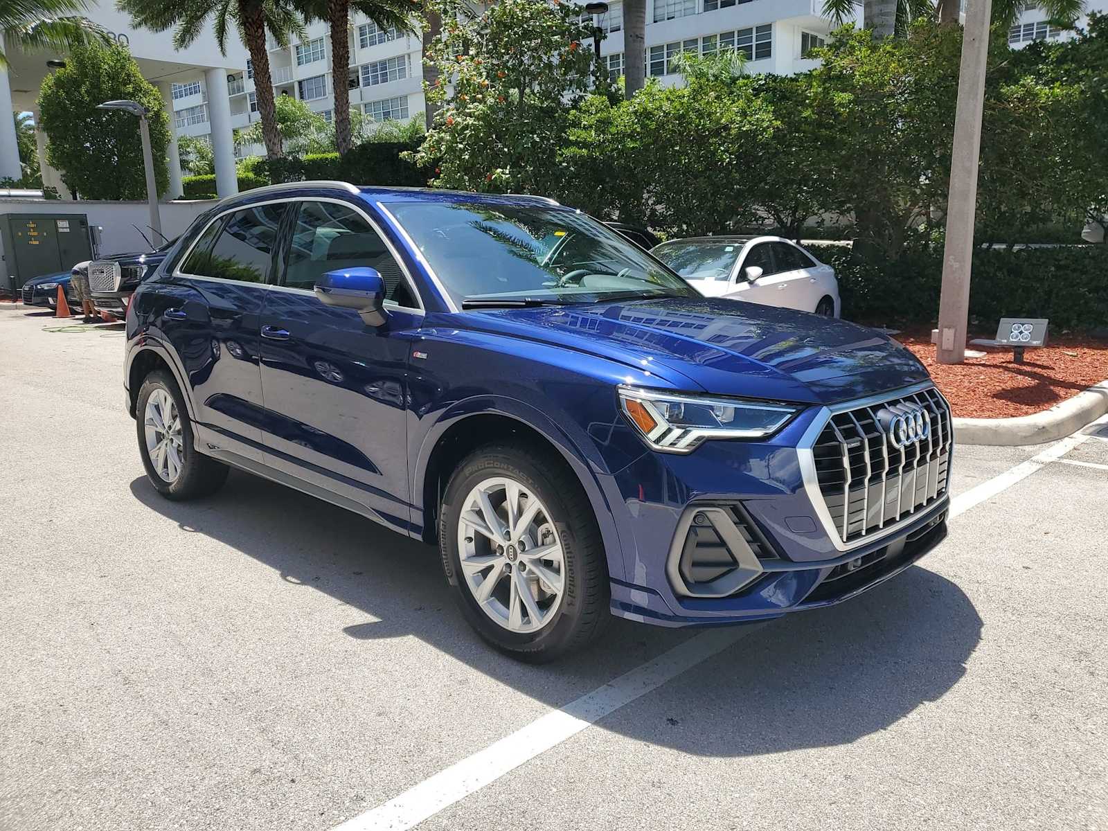 Thumbnail: 2025 Audi Q3 - 8