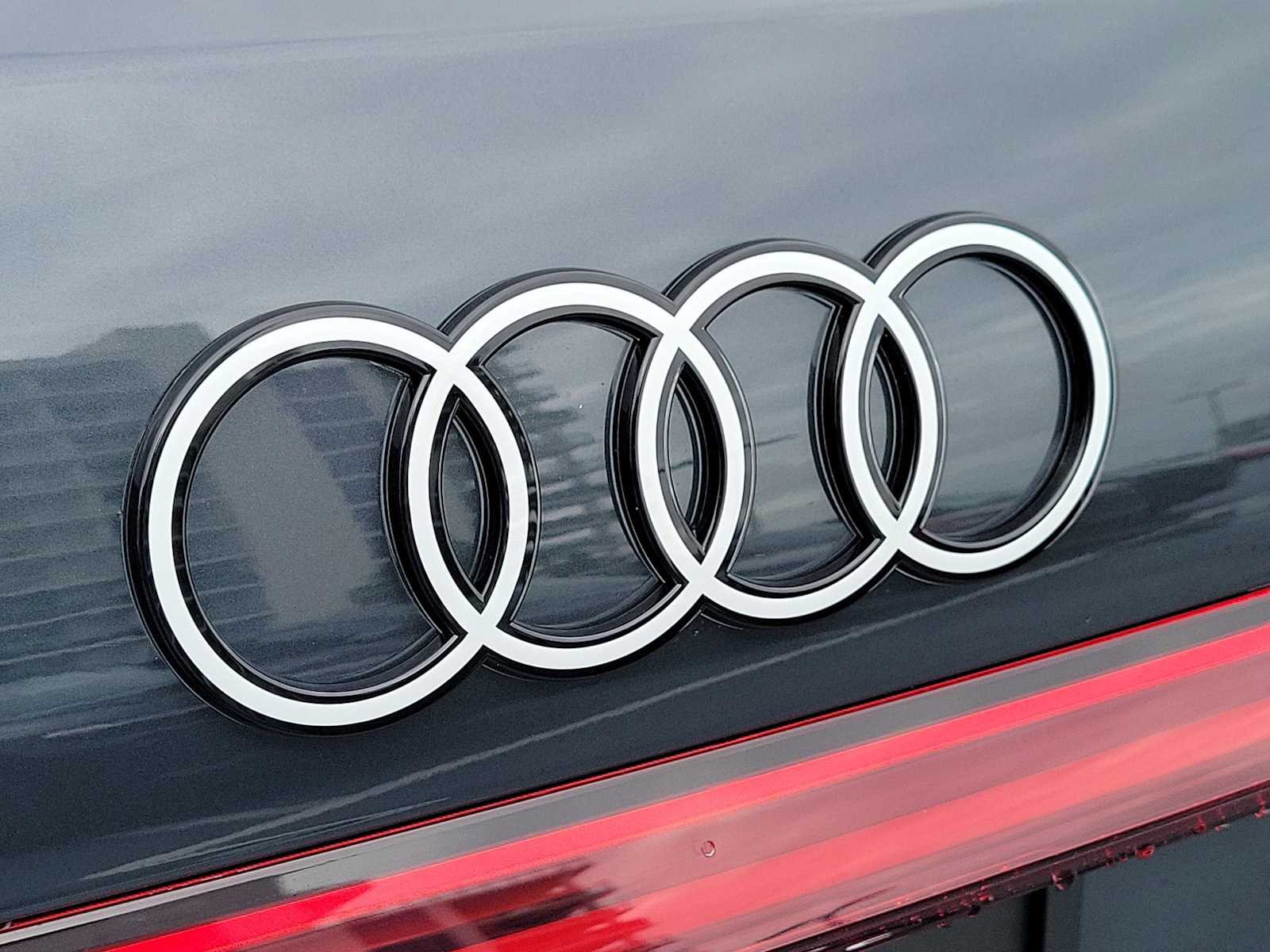 Thumbnail: 2026 Audi SQ5 - 10