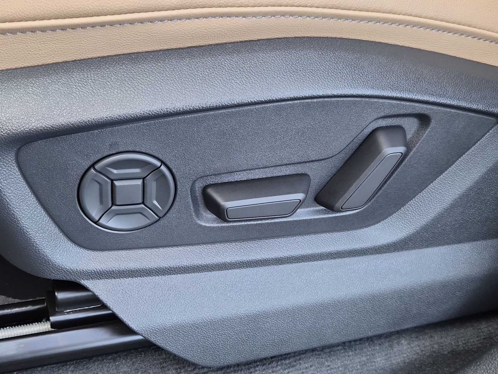 Thumbnail: 2026 Audi Q7 - 16