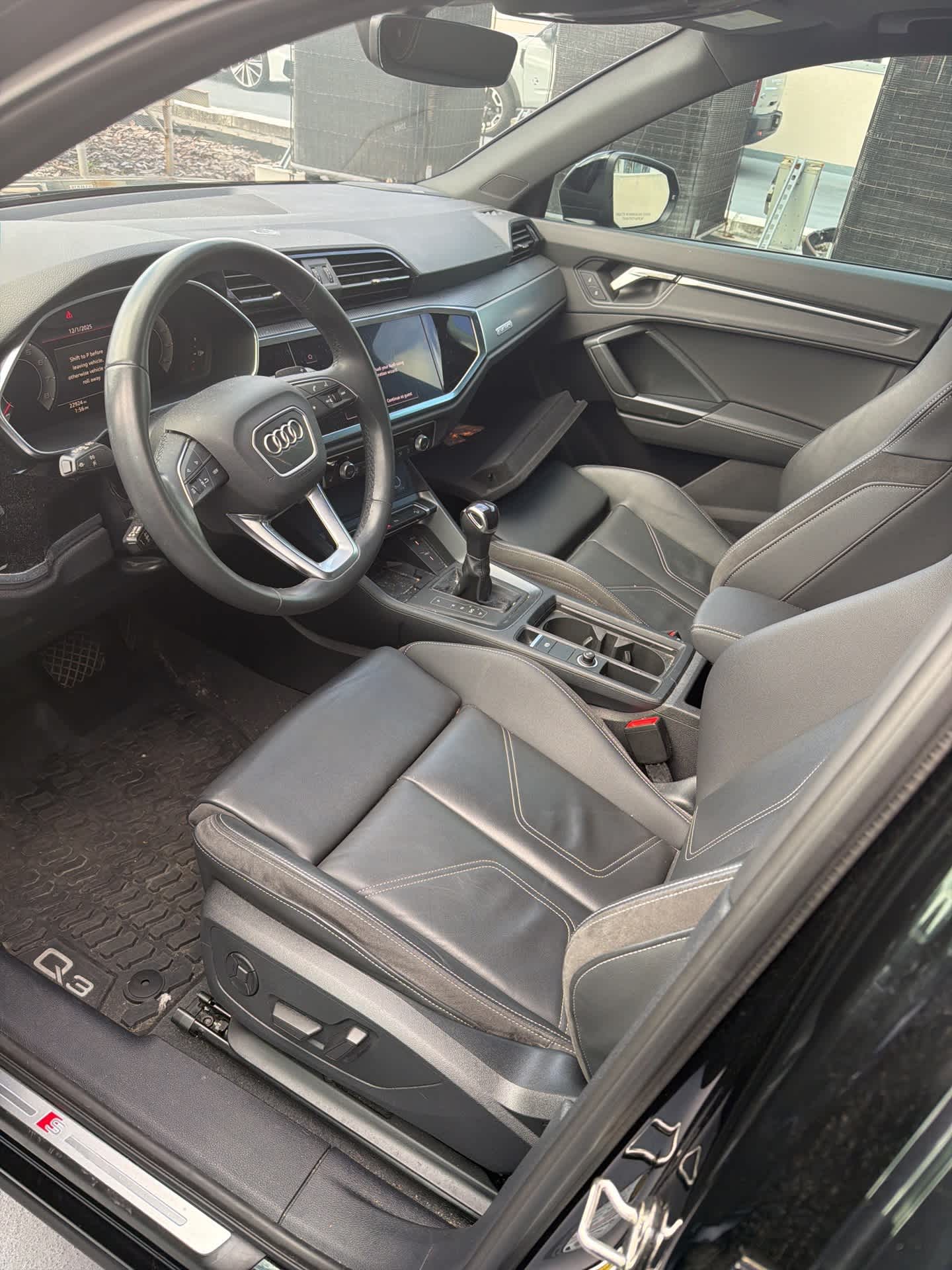 Thumbnail: 2023 Audi Q3 - 3