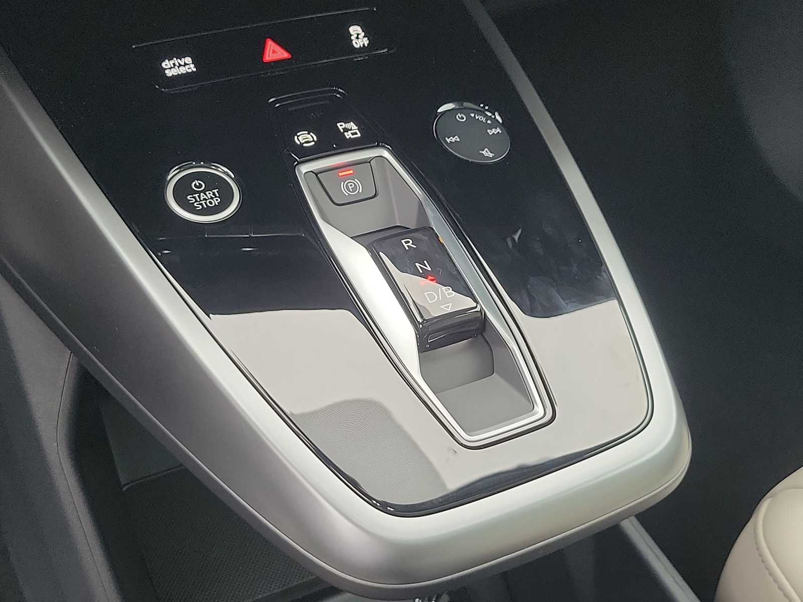 Thumbnail: 2026 Audi Q4 e-tron - 25