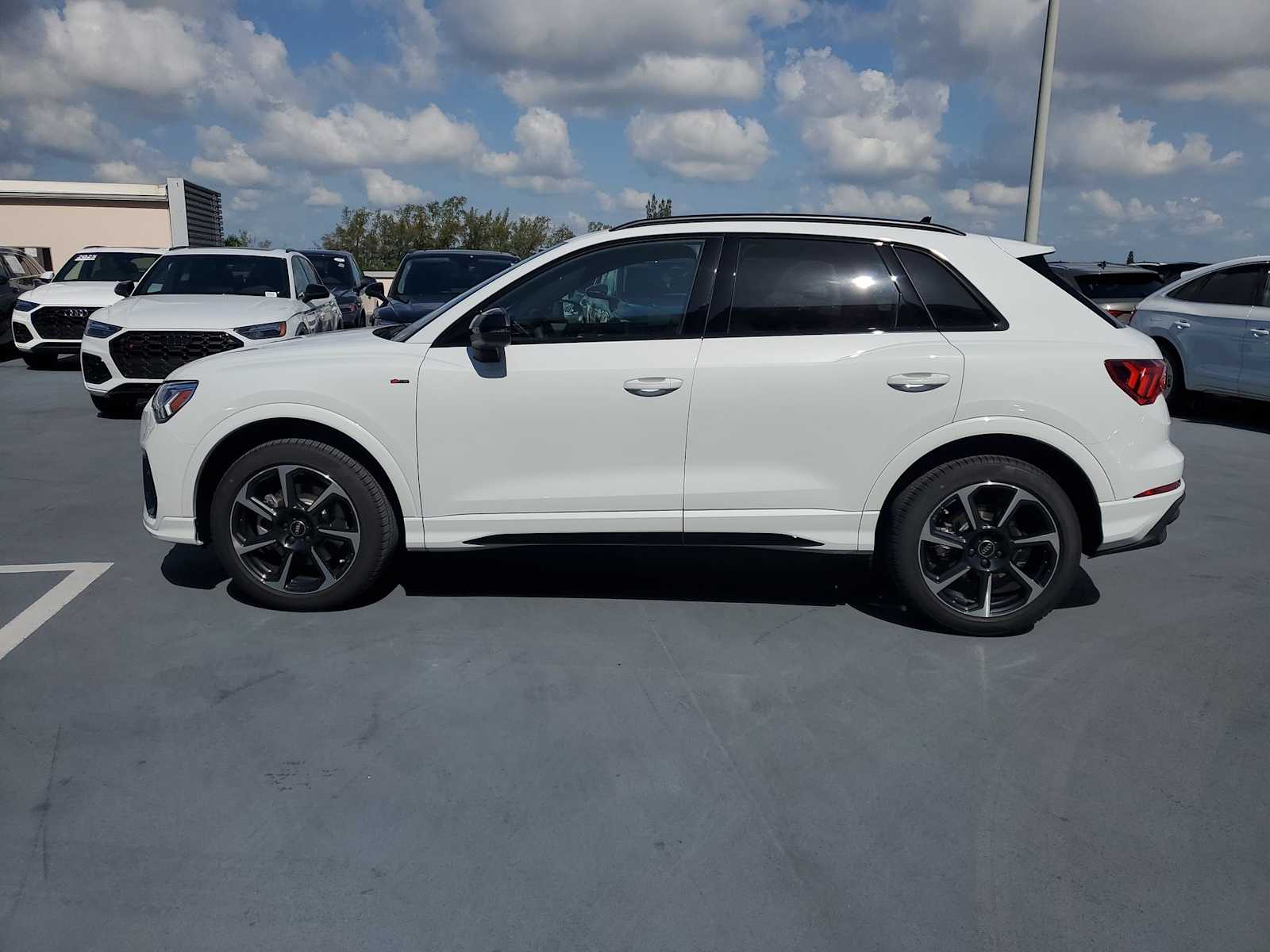 Thumbnail: 2025 Audi Q3 - 3