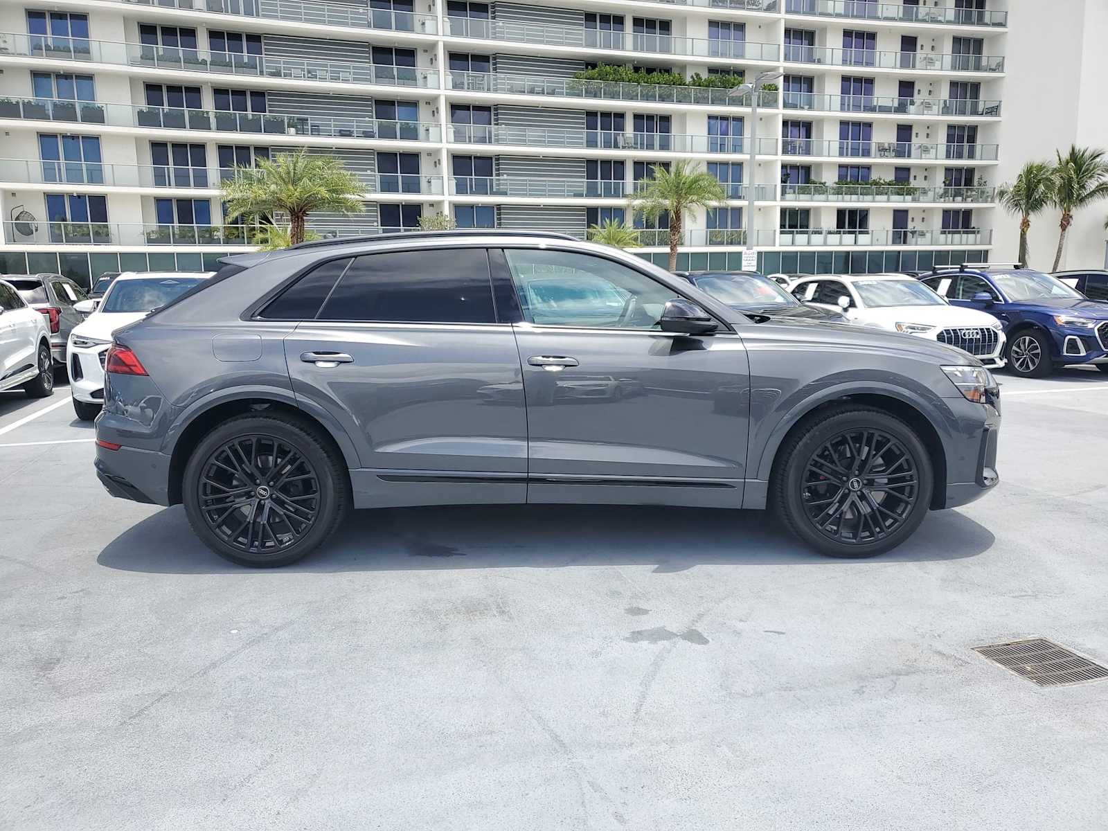 Thumbnail: 2025 Audi SQ8 - 7