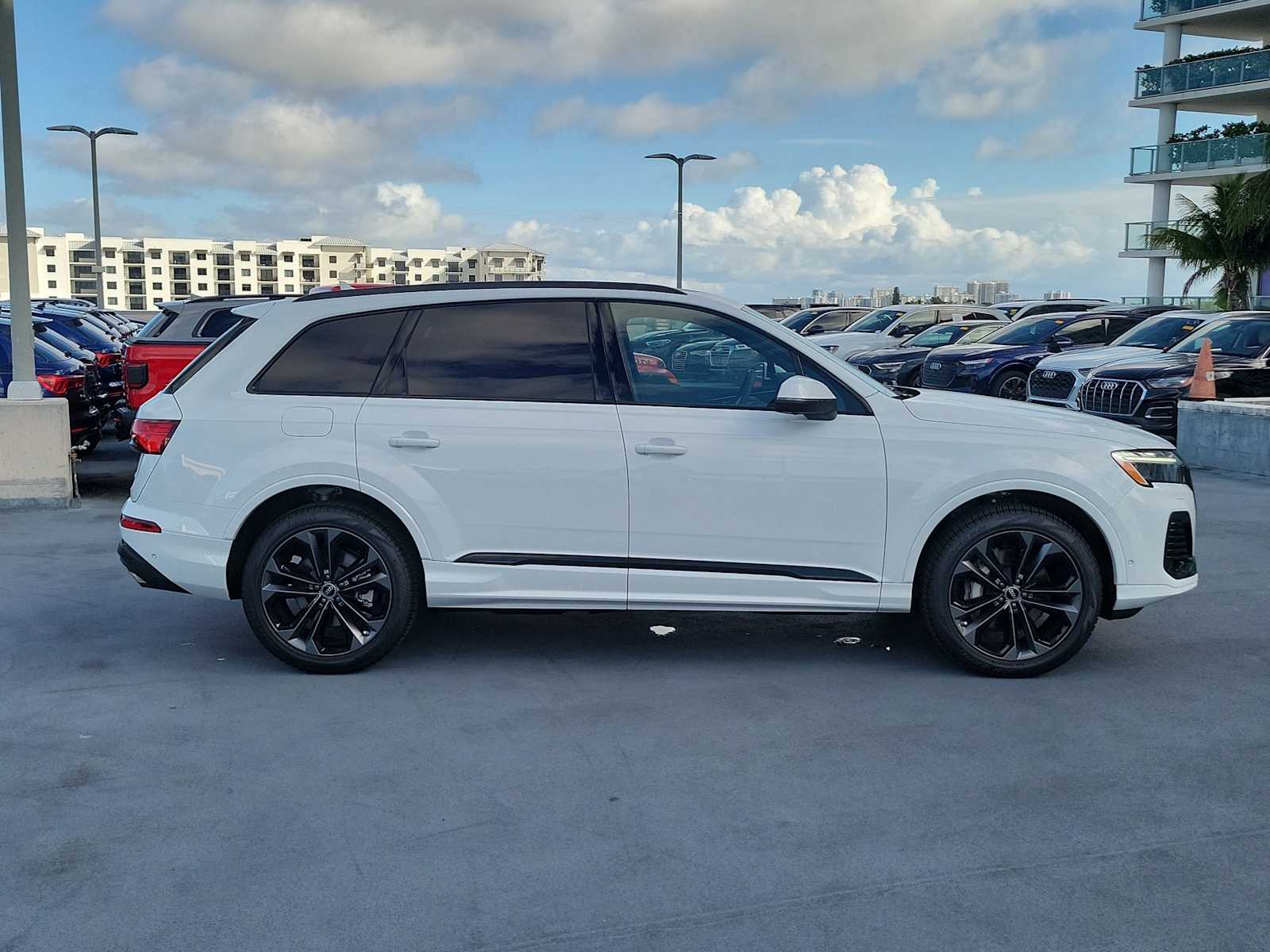 Thumbnail: 2025 Audi Q7 - 7