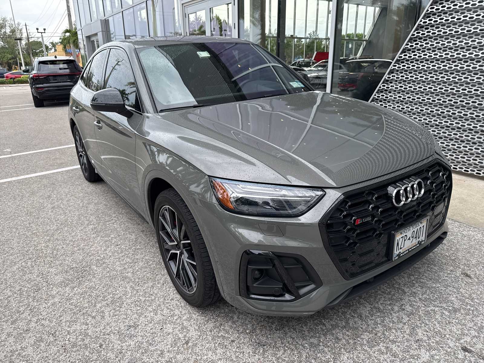 Thumbnail: 2023 Audi SQ5 - 1
