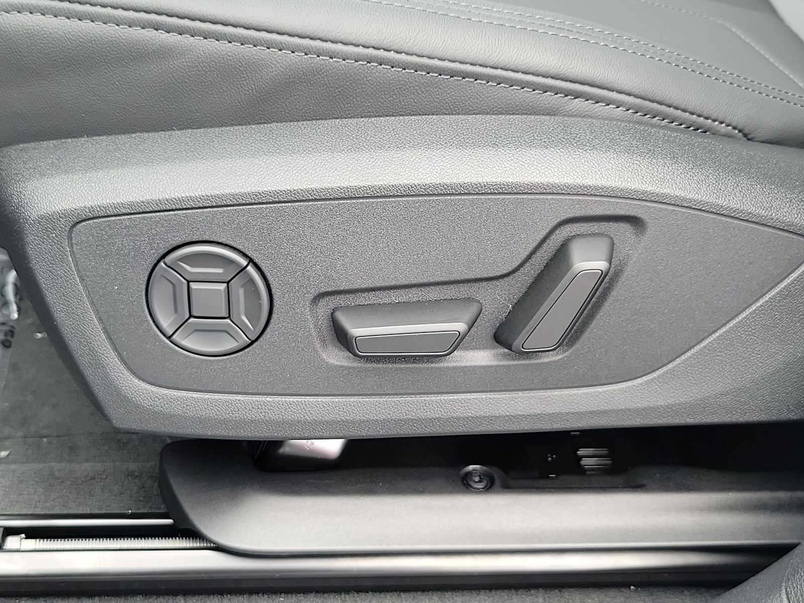 Thumbnail: 2025 Audi Q3 - 16