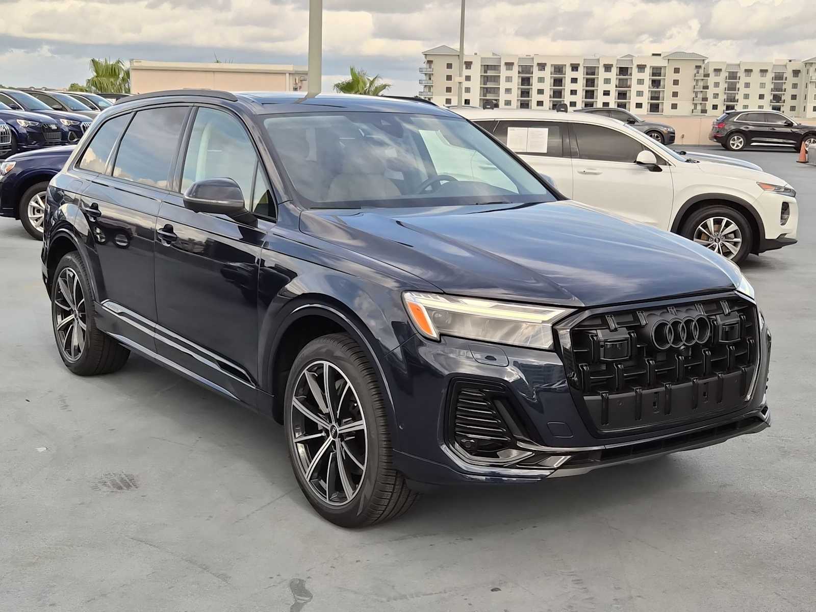 Thumbnail: 2026 Audi Q7 - 8