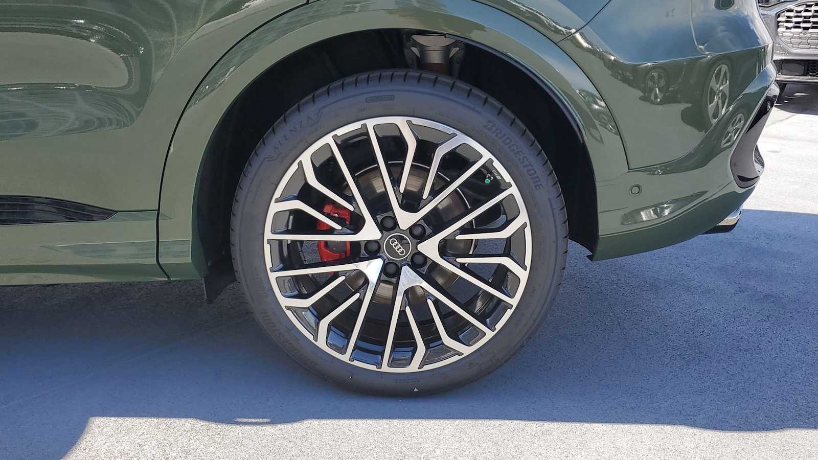 Thumbnail: 2025 Audi SQ5 - 13