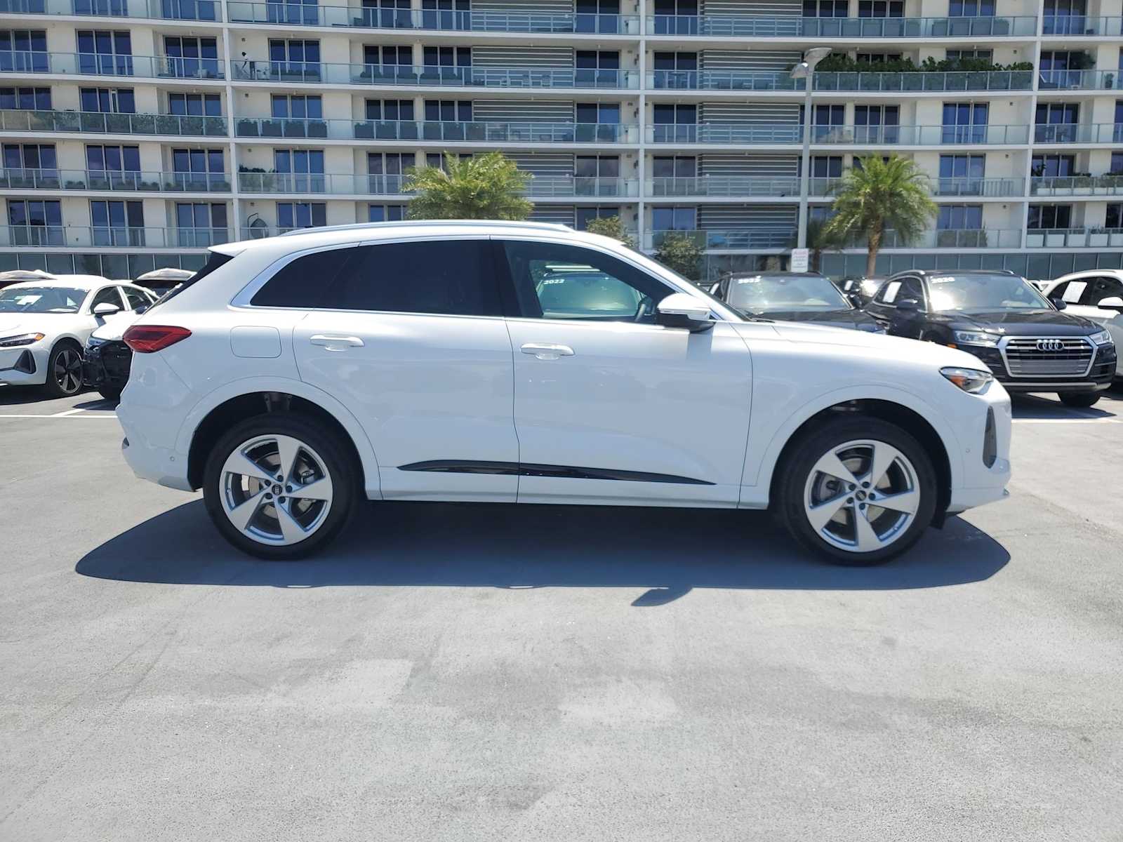 Thumbnail: 2025 Audi Q5 - 7