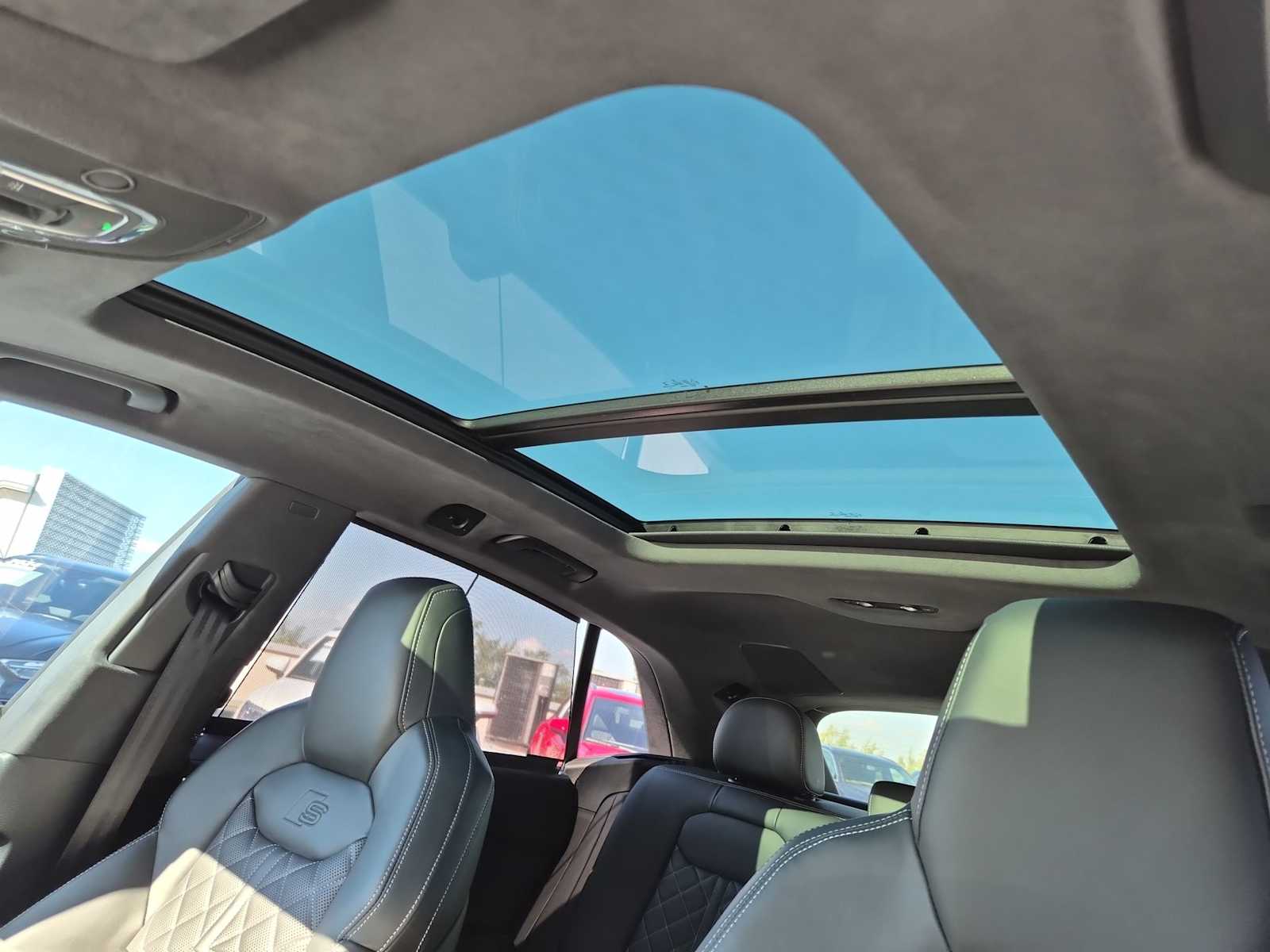 Thumbnail: 2023 Audi SQ8 - 18