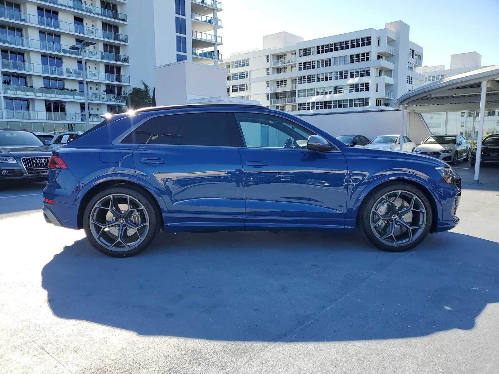 Thumbnail: 2025 Audi RS Q8 - 7