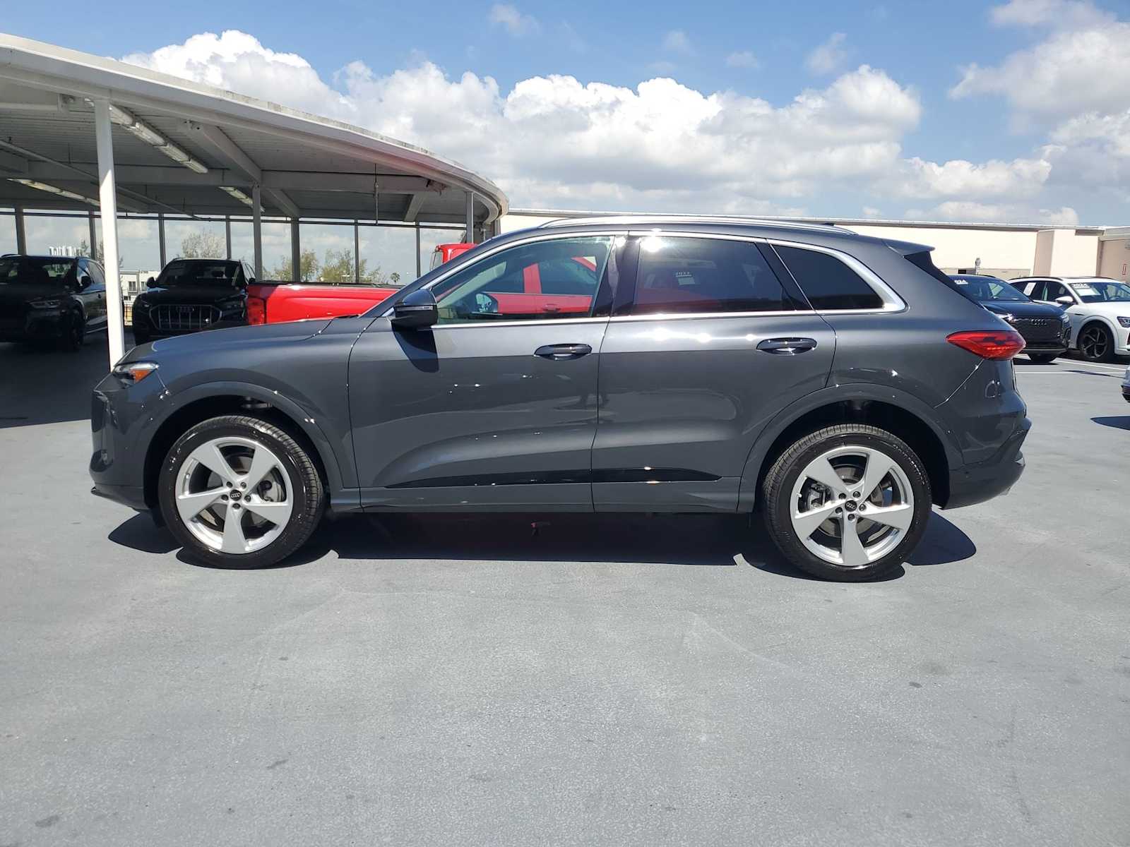 Thumbnail: 2025 Audi Q5 - 3