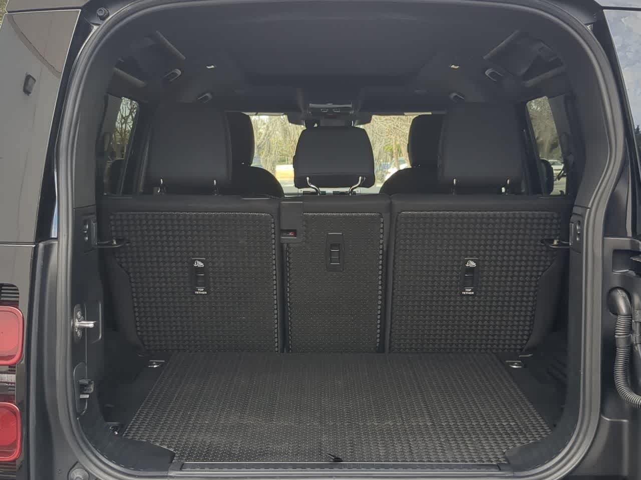 Thumbnail: 2025 Land Rover Defender - 35