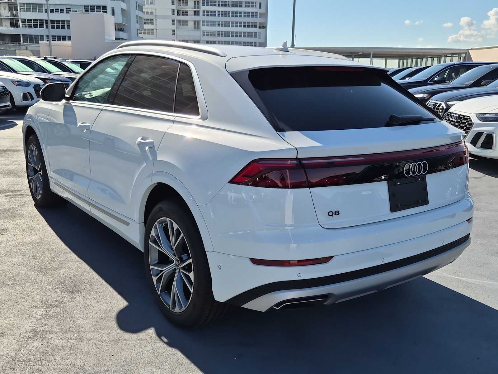 Thumbnail: 2025 Audi Q8 - 4