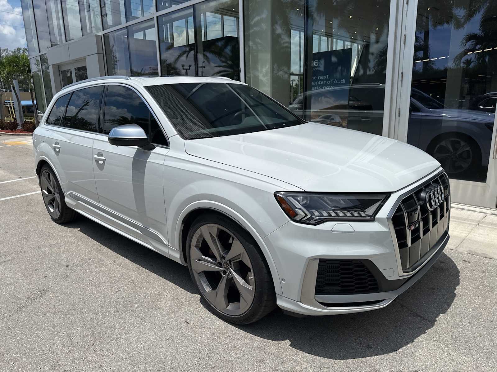 Thumbnail: 2023 Audi SQ7 - 3